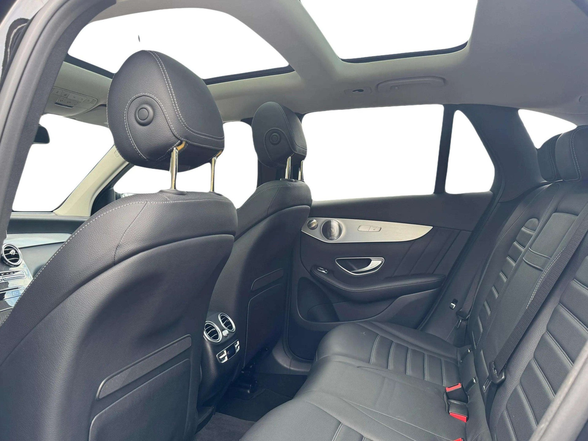MERCEDES-BENZ GLC 300 4Matic 9G-Tronic-image-18
