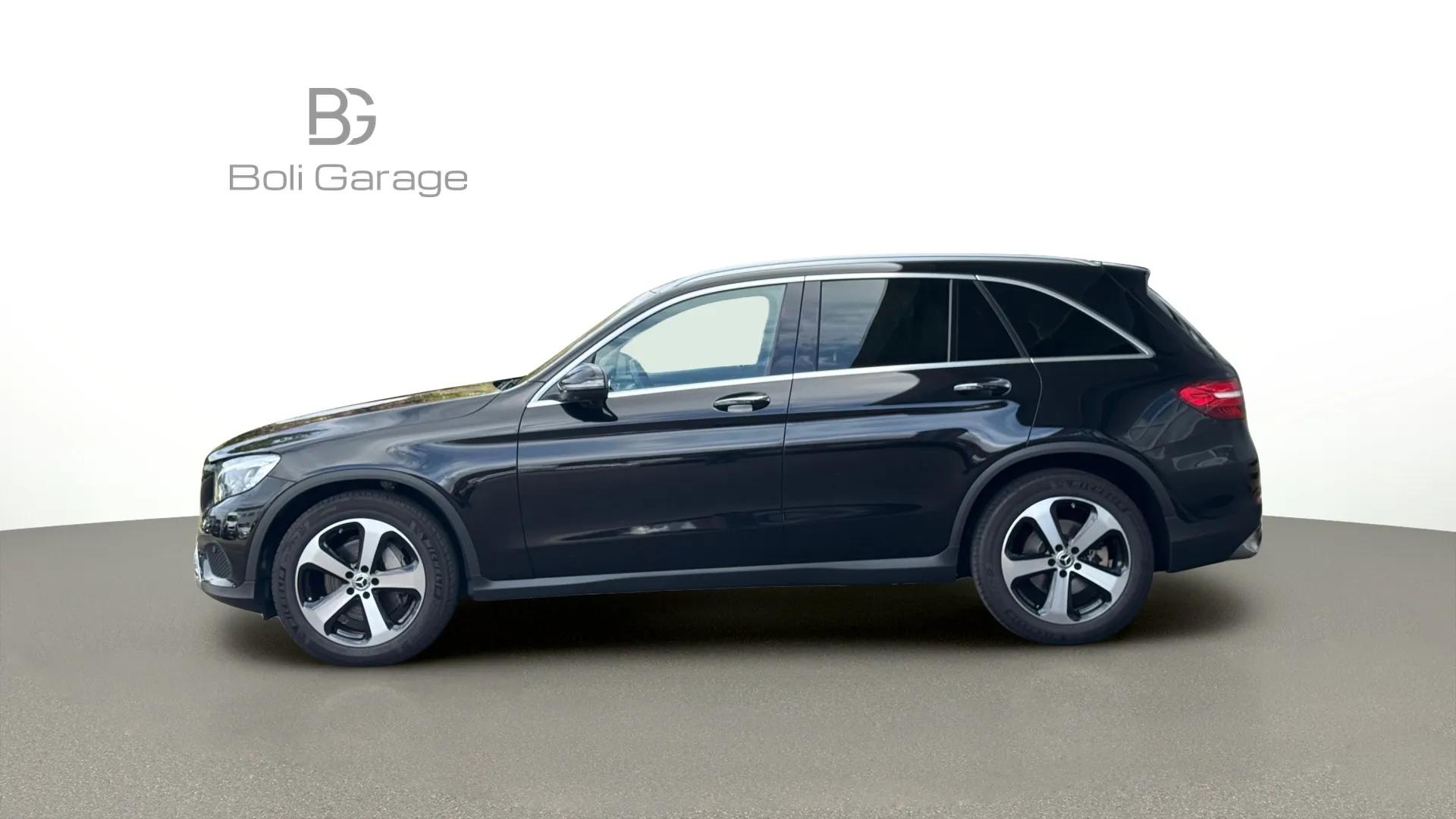 MERCEDES-BENZ GLC 300 4Matic 9G-Tronic-showroom-element-2