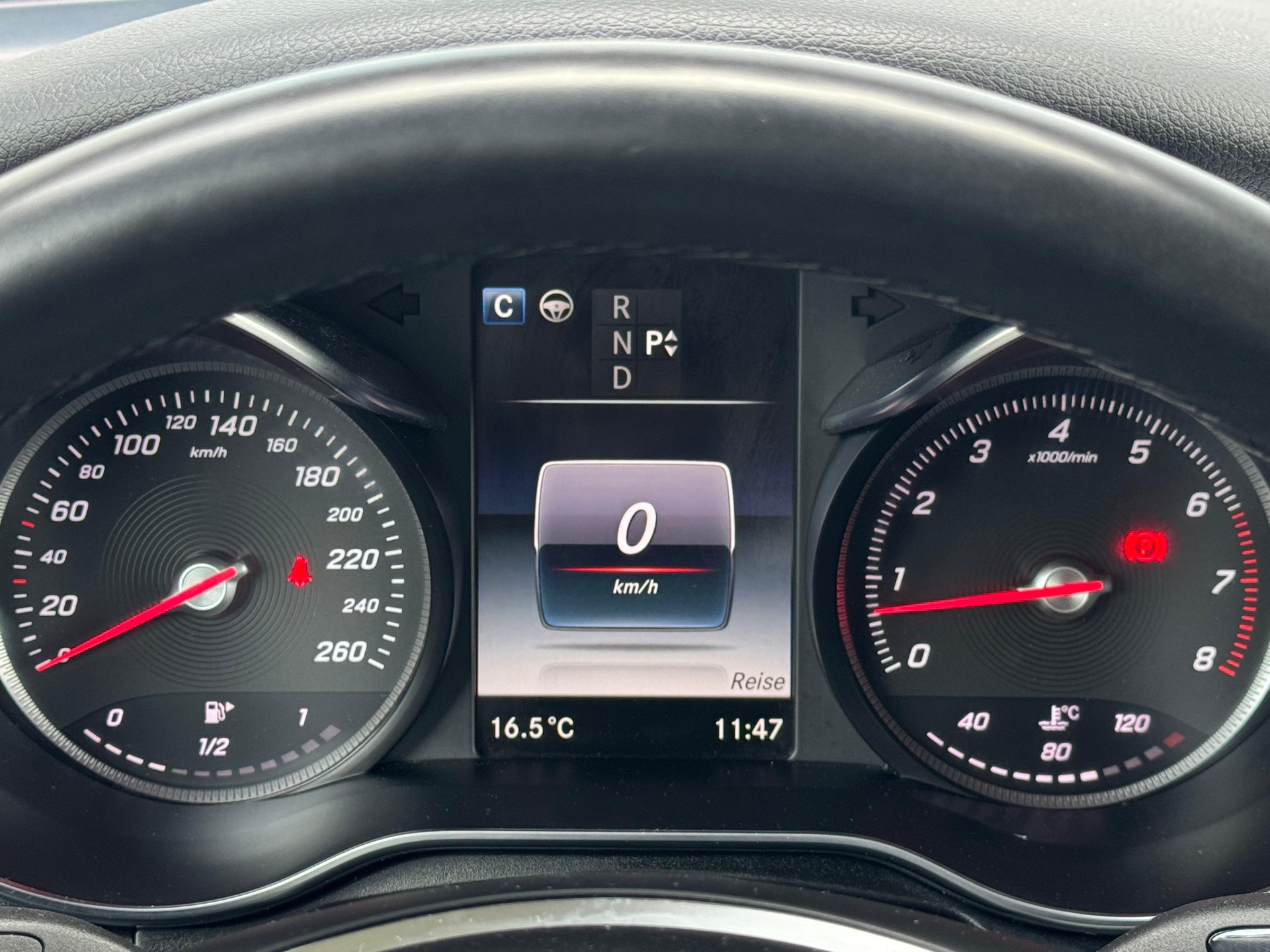 MERCEDES-BENZ GLC 300 4Matic 9G-Tronic-image-25