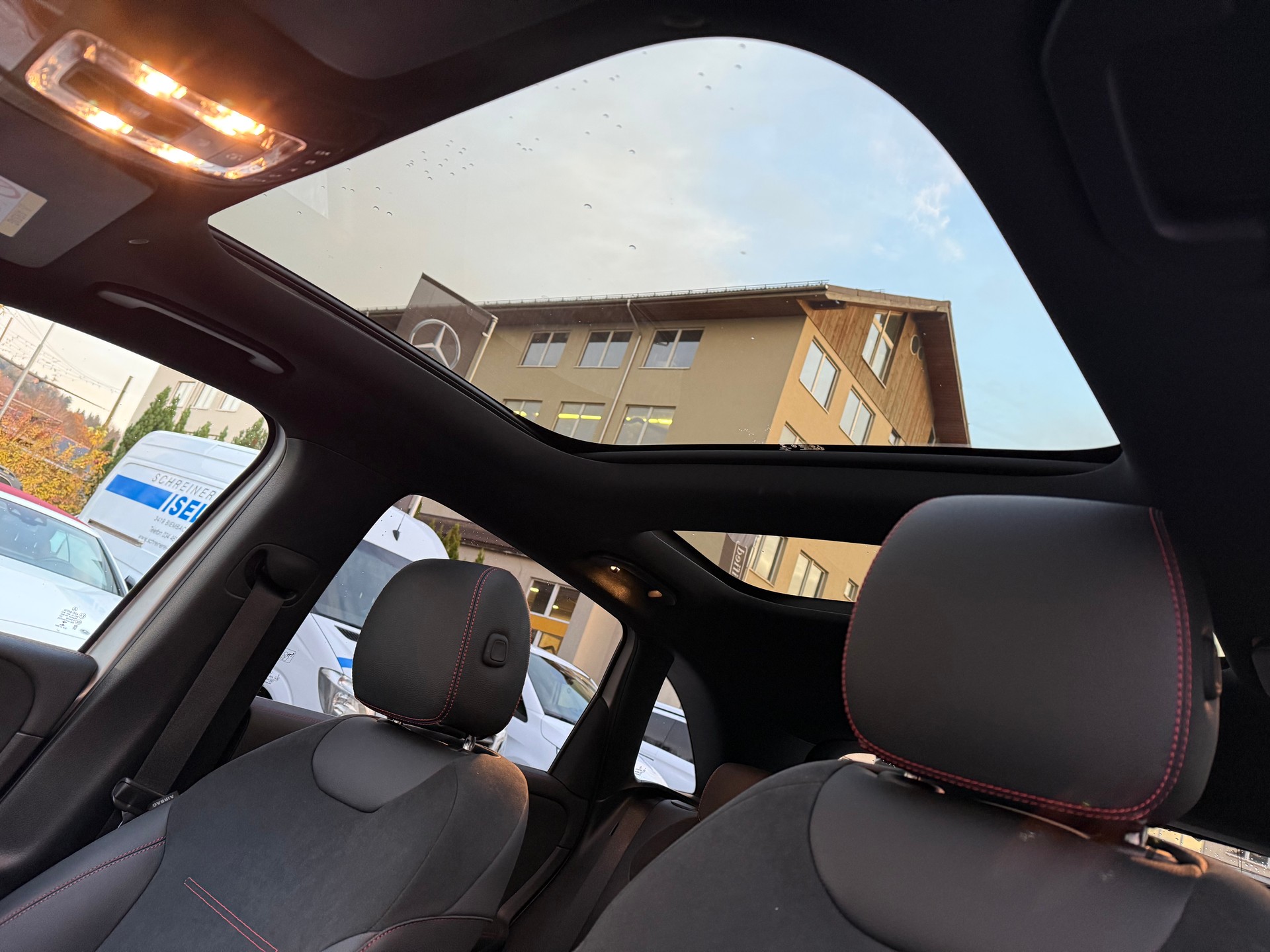 MERCEDES-BENZ B 200 d AMG Line-image-10