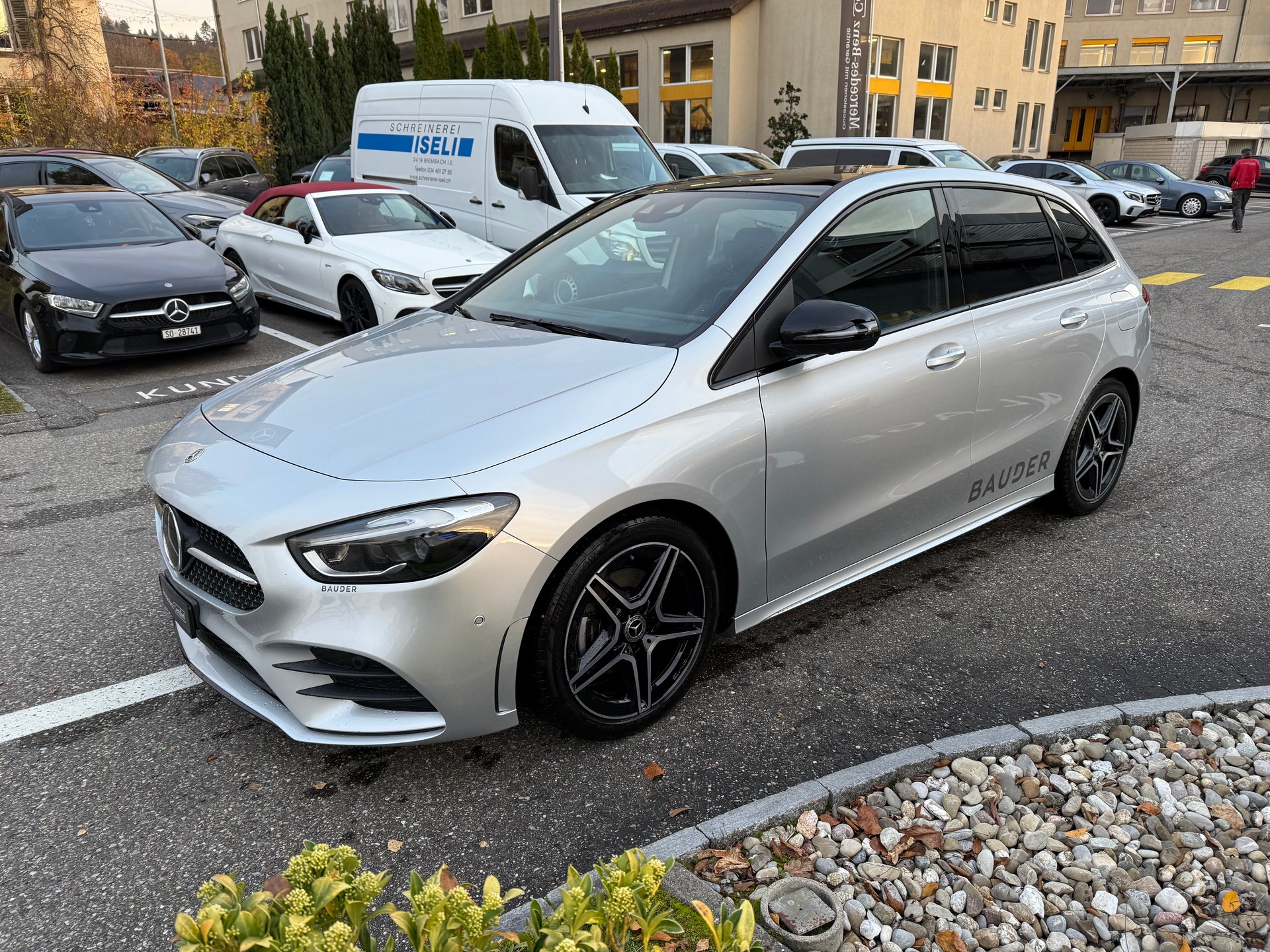 MERCEDES-BENZ B 200 d AMG Line-showroom-element-2