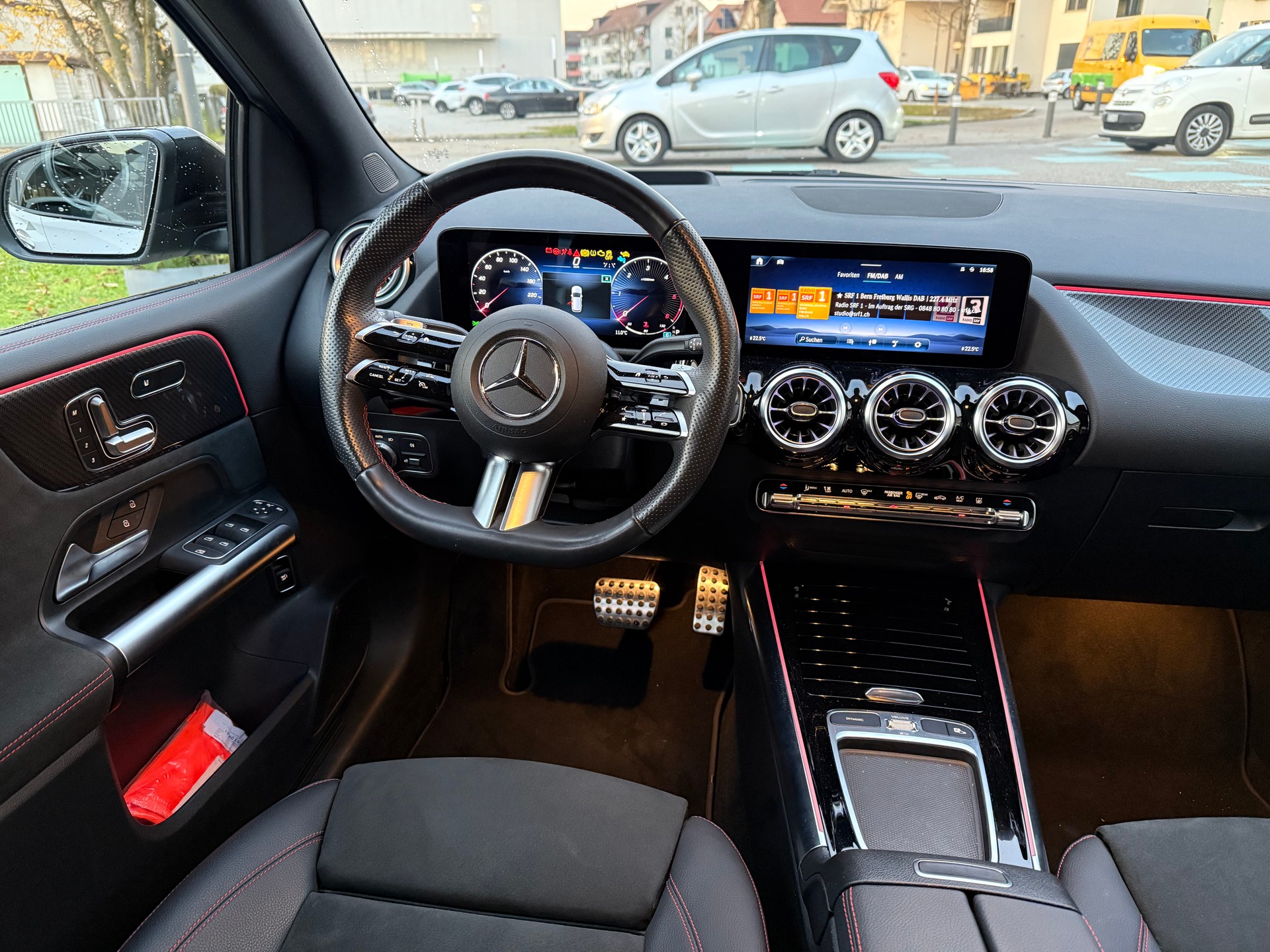 MERCEDES-BENZ B 200 d AMG Line-image-4