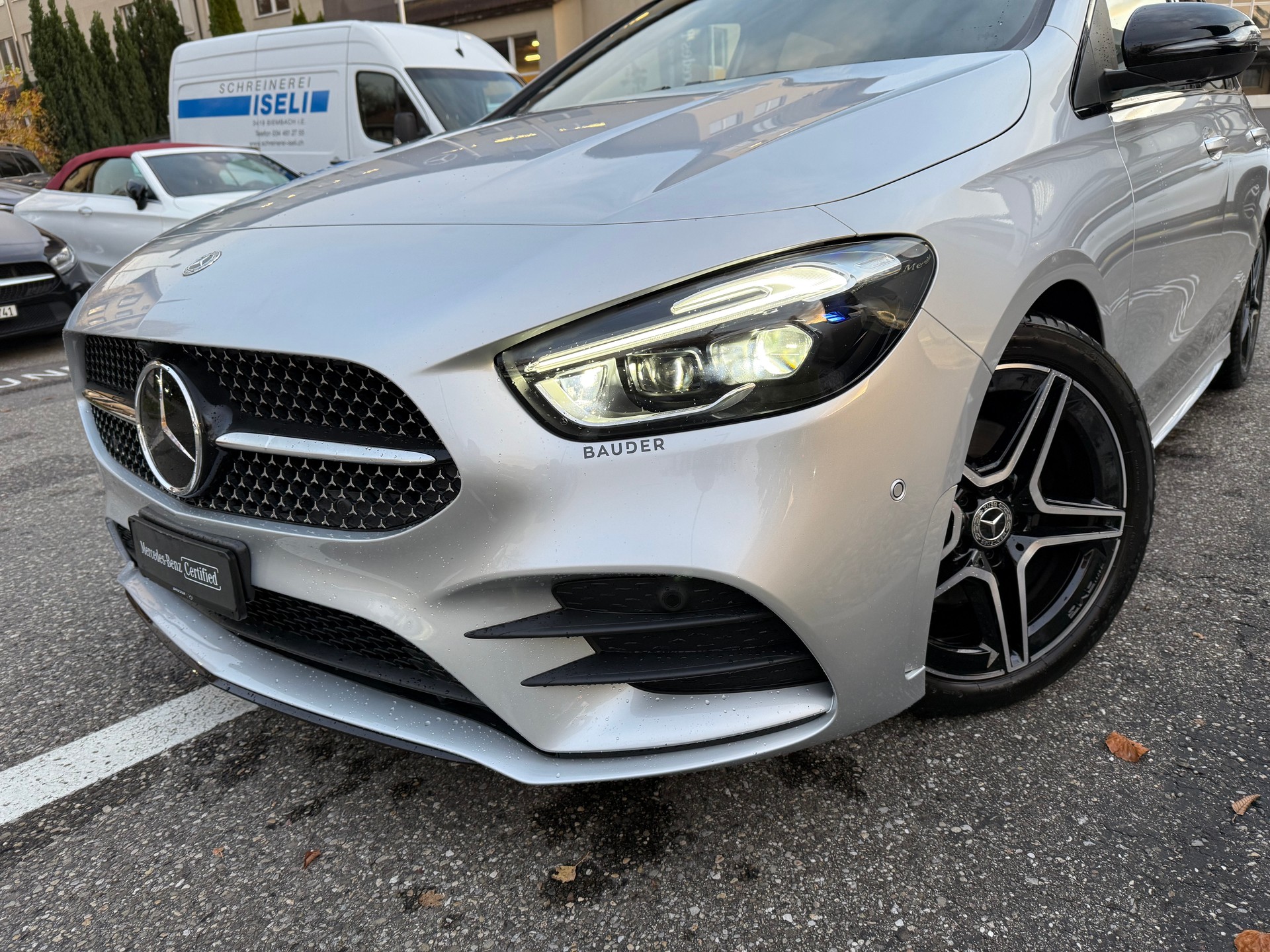 MERCEDES-BENZ B 200 d AMG Line-image-9