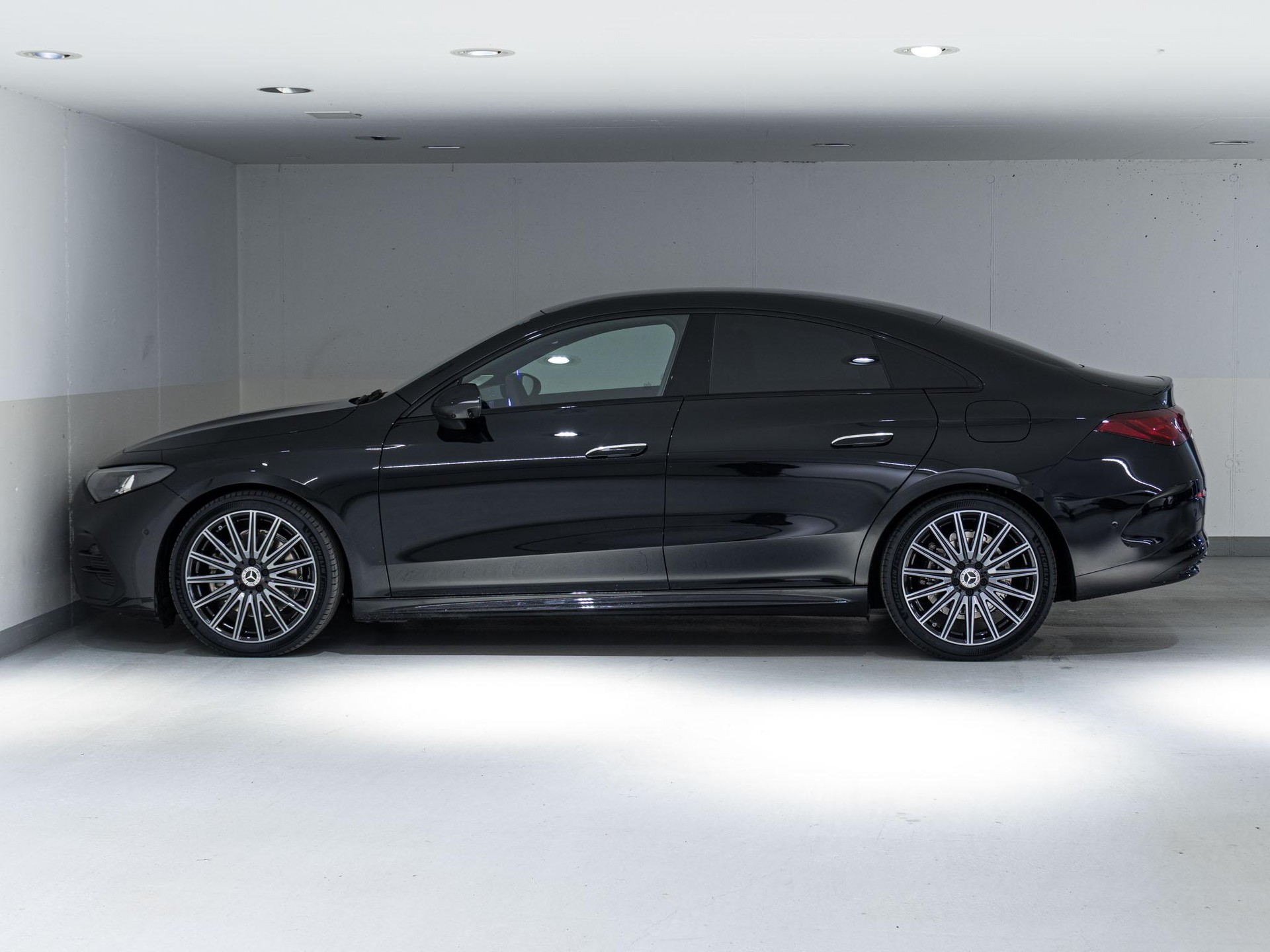 MERCEDES-BENZ CLA 220 4MATIC-image-4