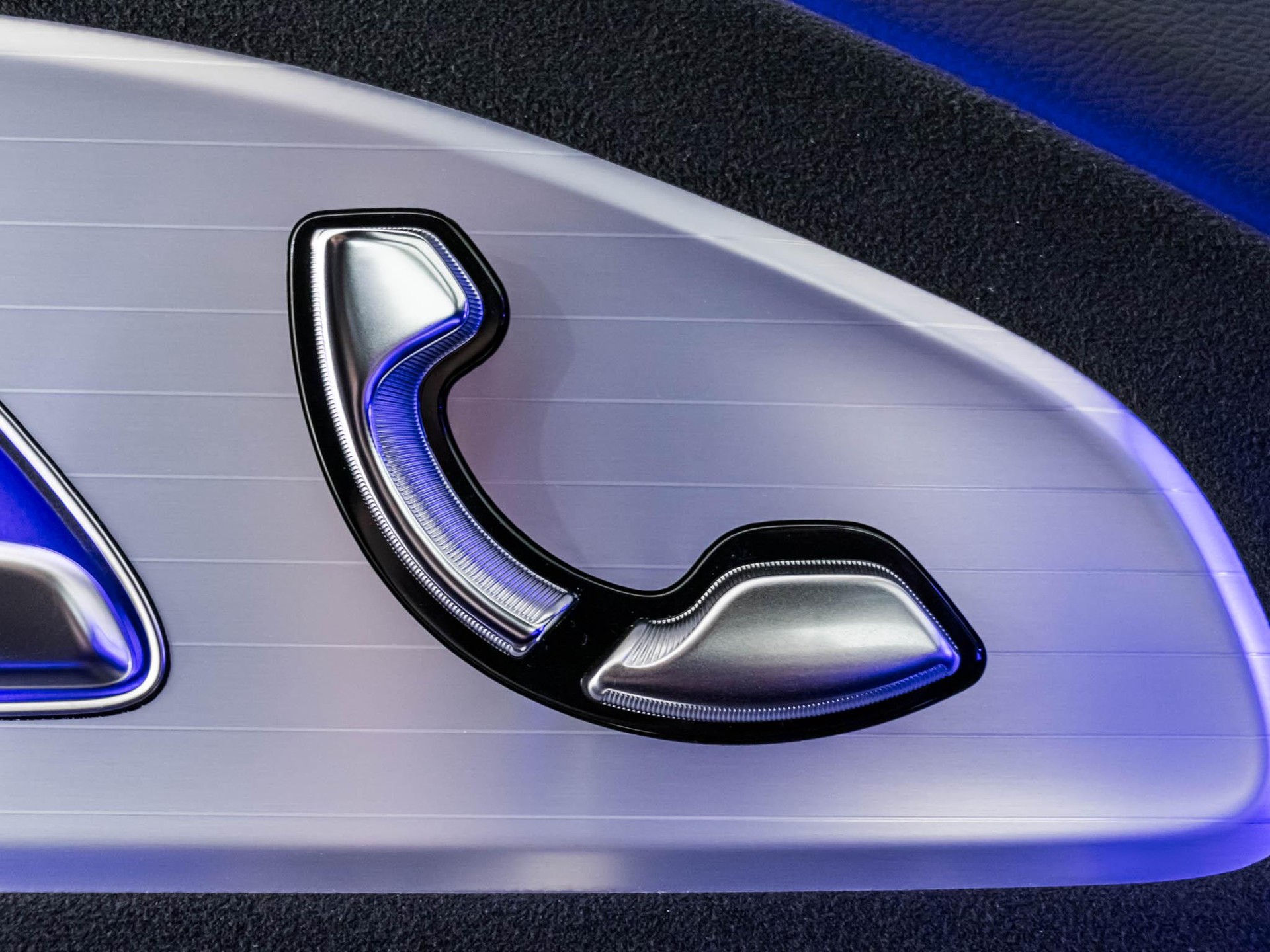 MERCEDES-BENZ CLA 220 4MATIC-image-12
