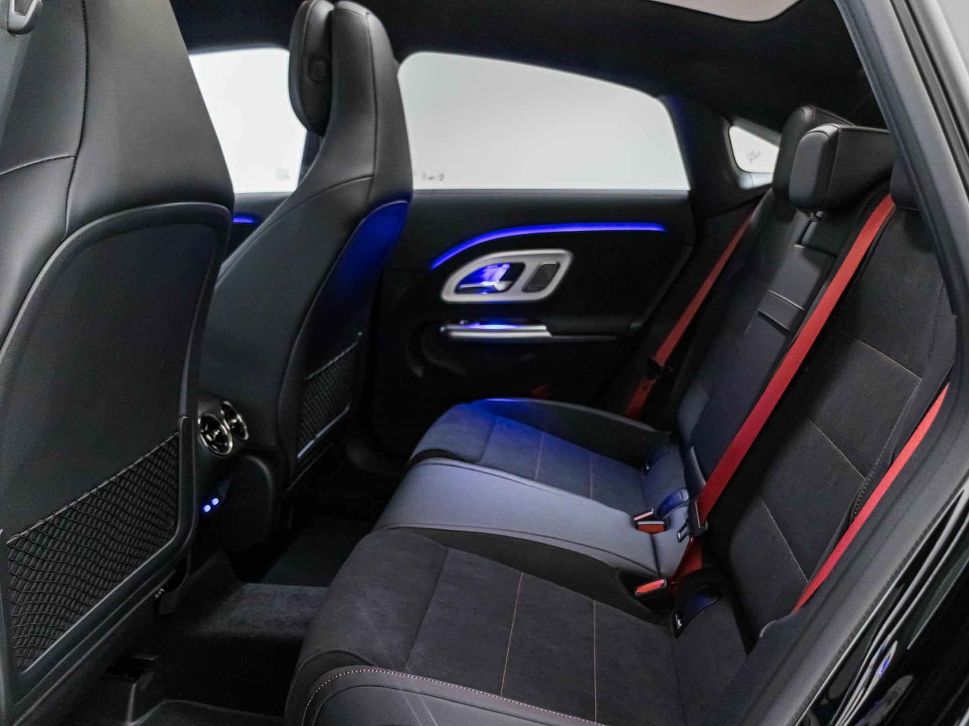 MERCEDES-BENZ CLA 220 4MATIC-image-7