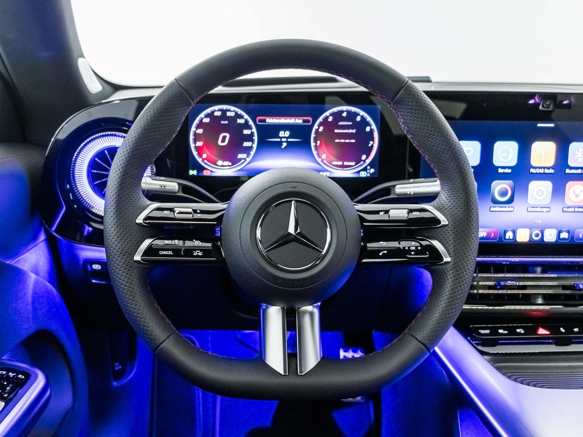 MERCEDES-BENZ CLA 220 4MATIC-image-11