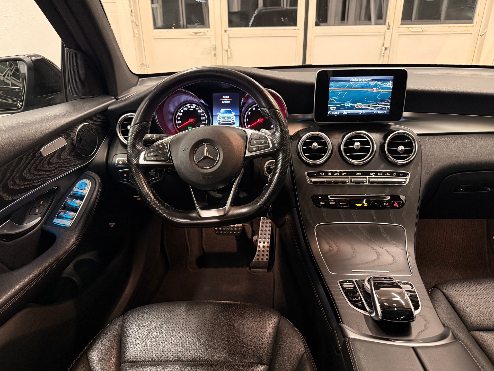MERCEDES-BENZ GLC 250 AMG Line 4Matic 9G-Tronic-image-11