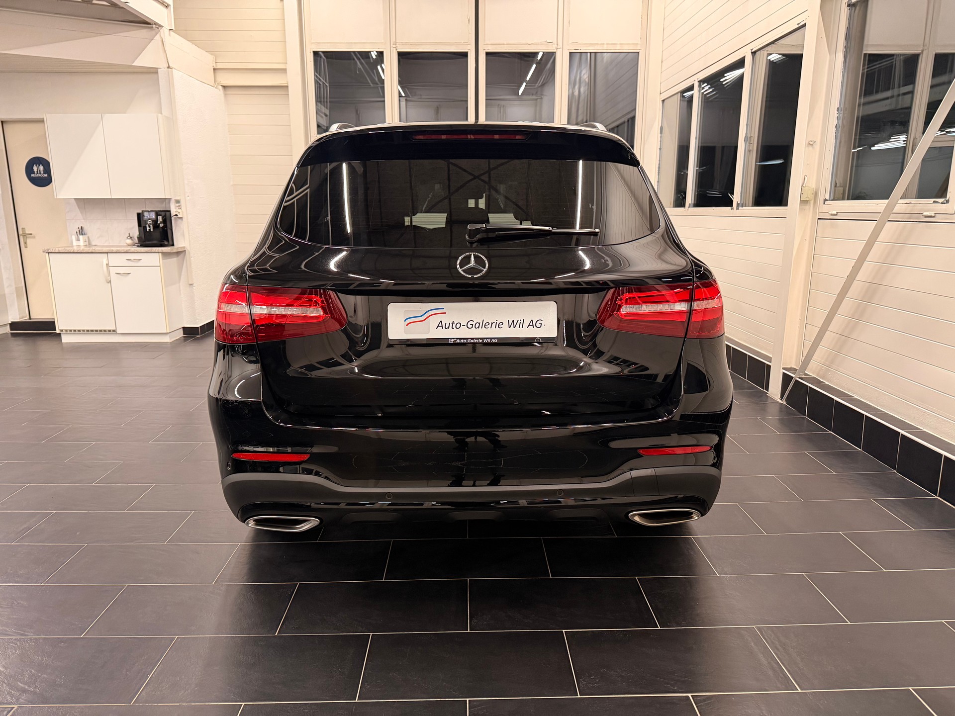 MERCEDES-BENZ GLC 250 AMG Line 4Matic 9G-Tronic-image-4