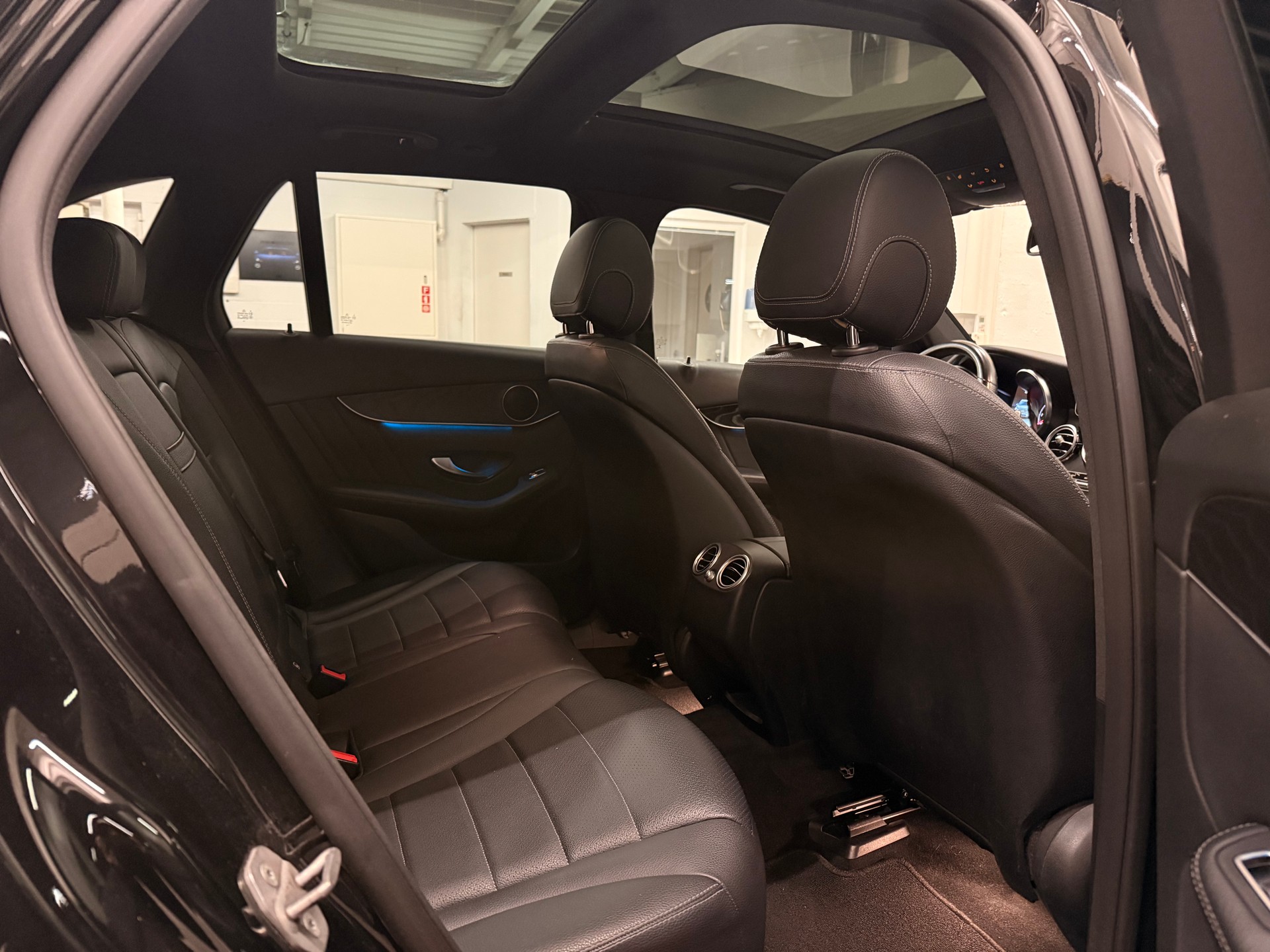 MERCEDES-BENZ GLC 250 AMG Line 4Matic 9G-Tronic-image-8