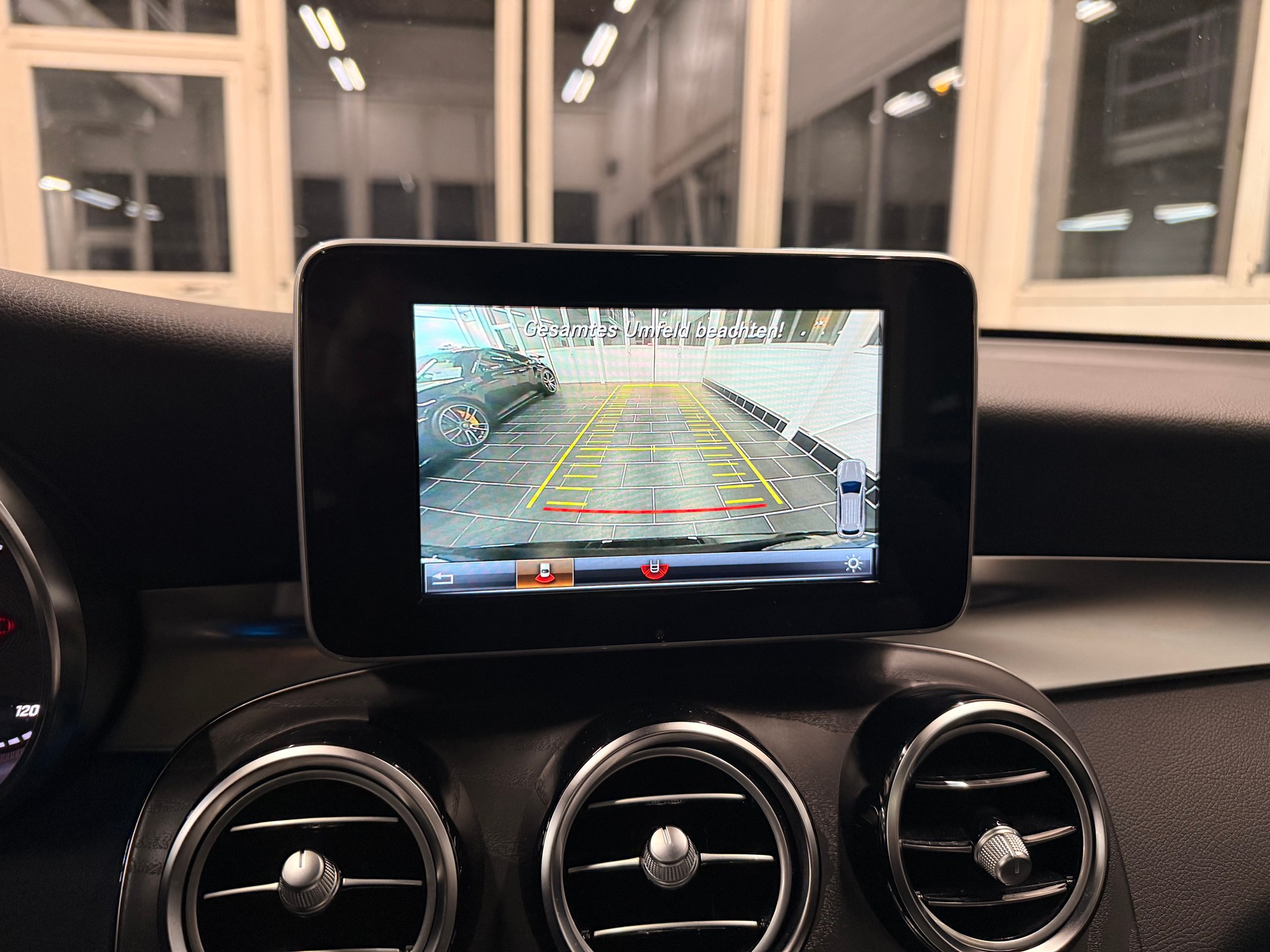 MERCEDES-BENZ GLC 250 AMG Line 4Matic 9G-Tronic-image-12