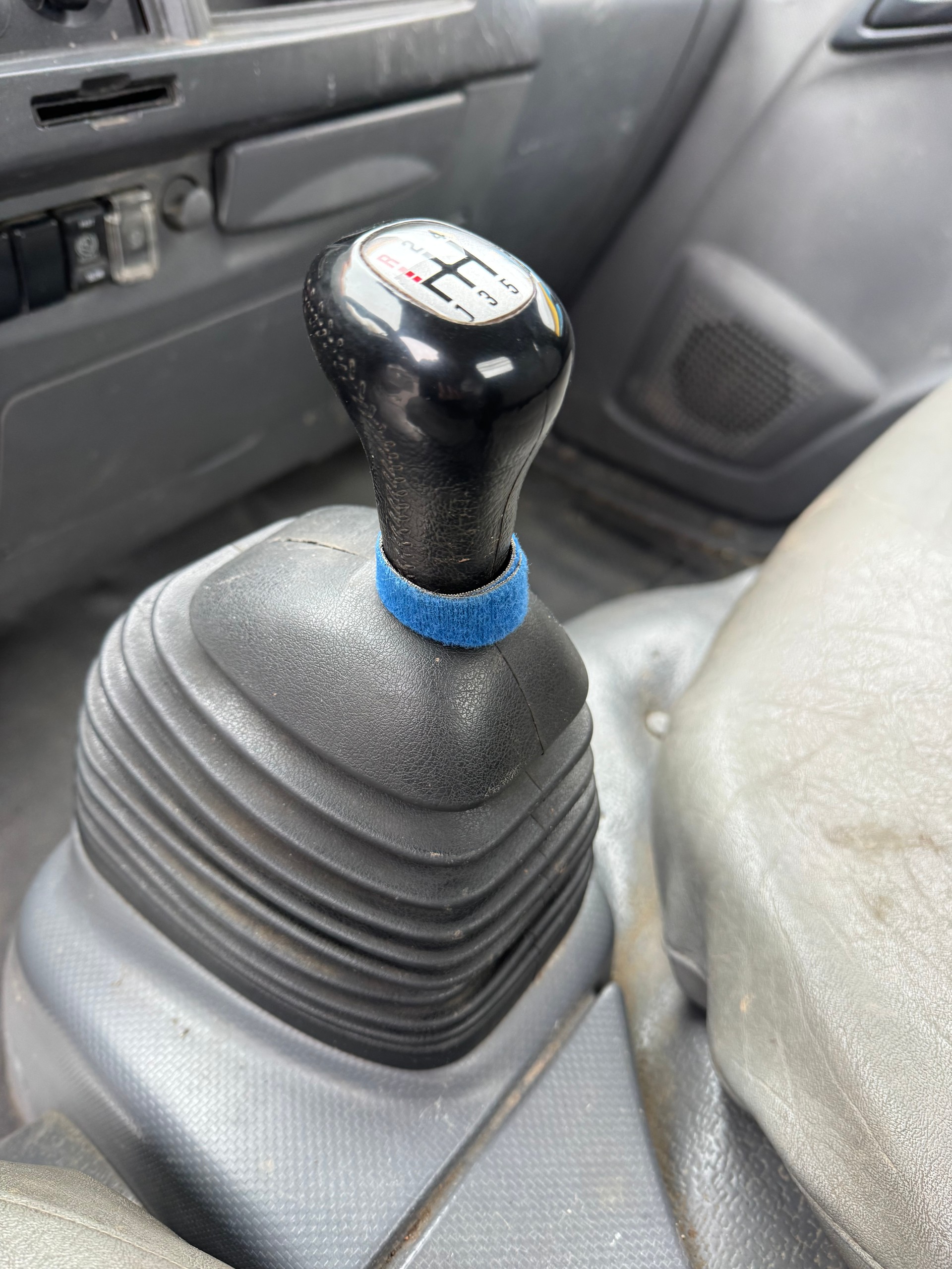 ISUZU NLR 85A - LS 35 F-image-9