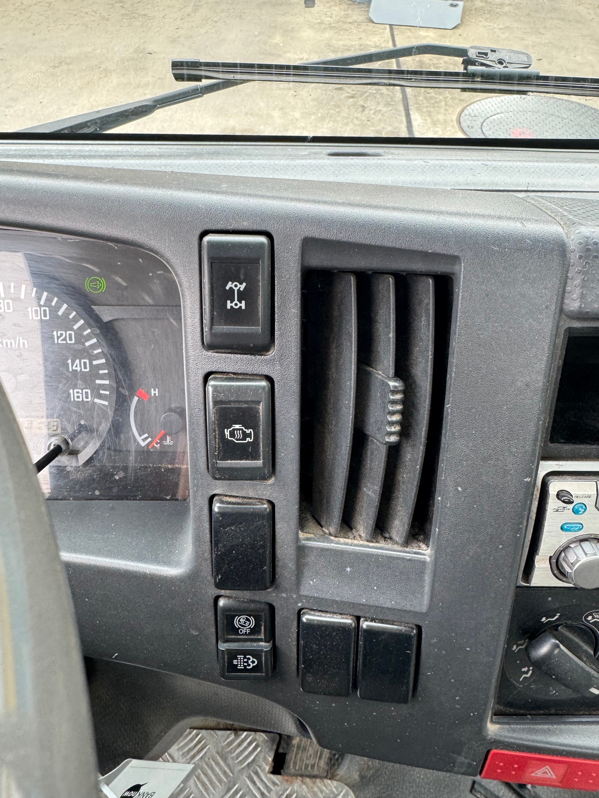 ISUZU NLR 85A - LS 35 F-image-10