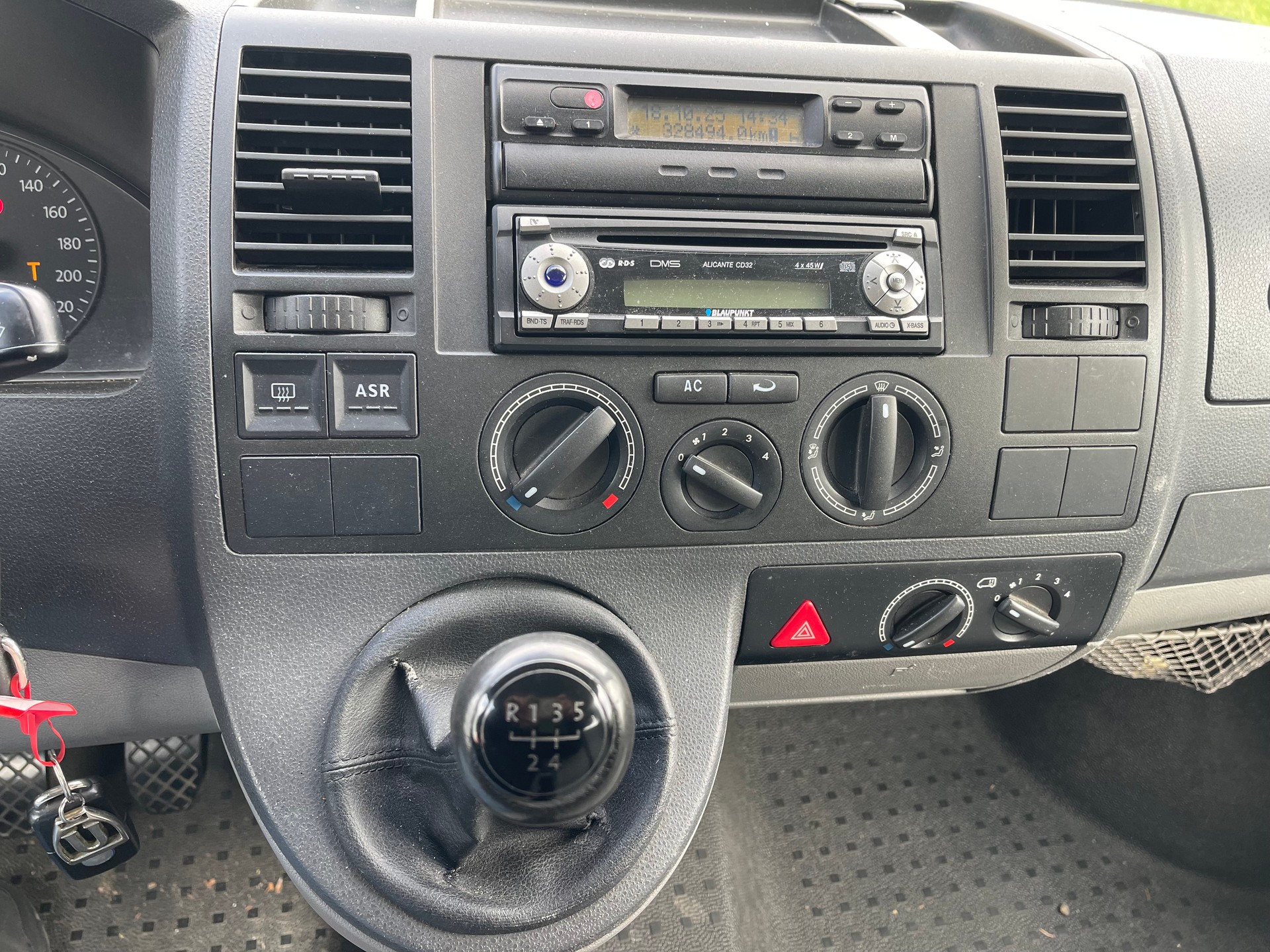 VW T5 Caravelle Comfort 1.9 TDI PD 9places climatisé-image-5