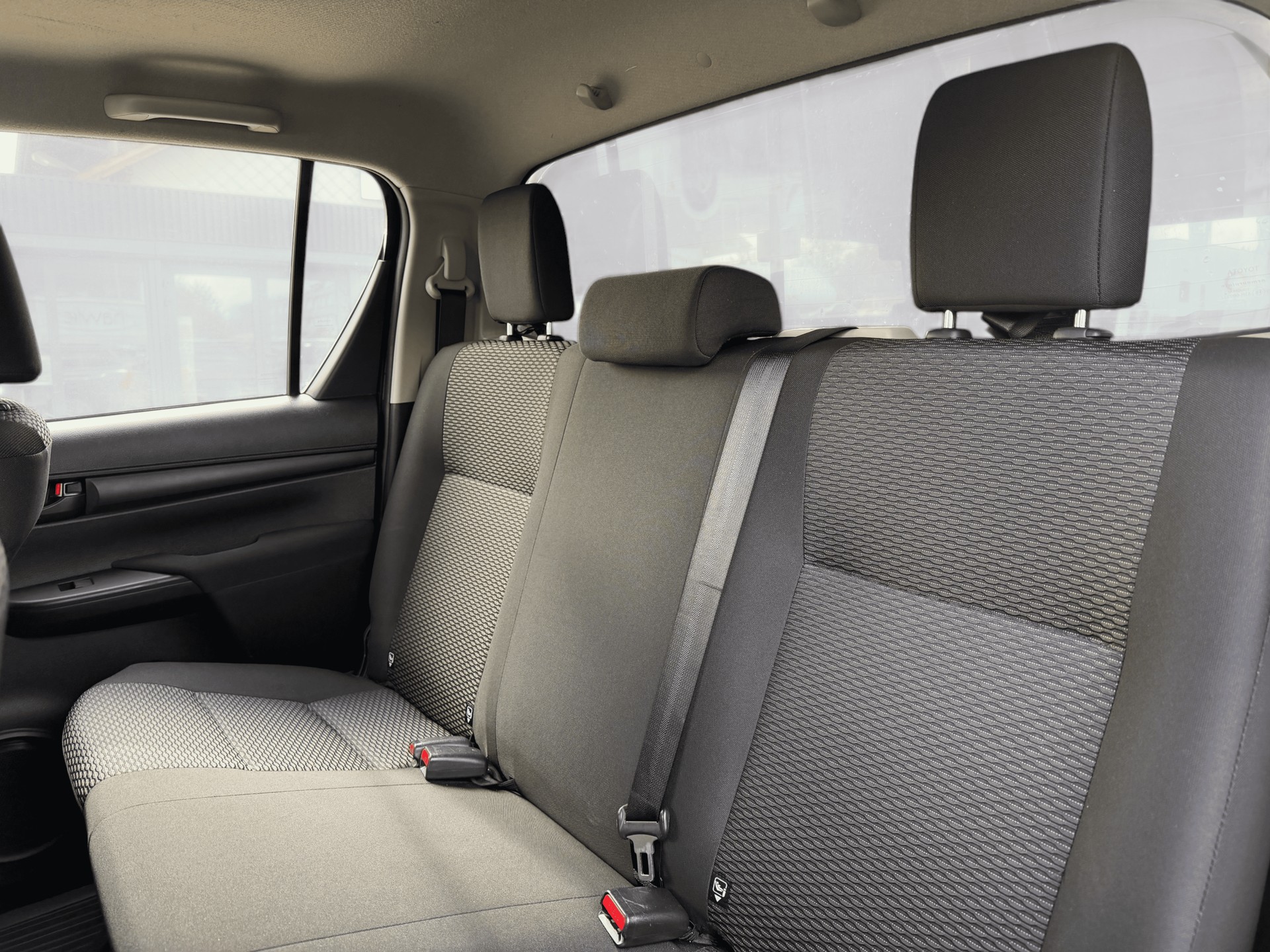 TOYOTA Hilux 2.4D-4D Style DoubleCab 4x4-image-10