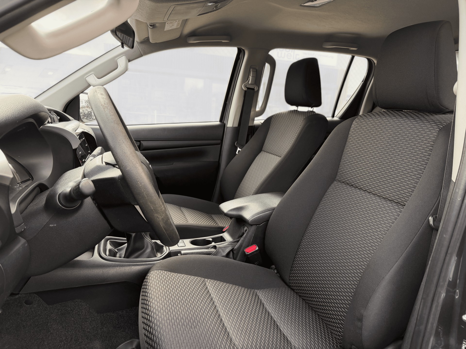 TOYOTA Hilux 2.4D-4D Style DoubleCab 4x4-image-9
