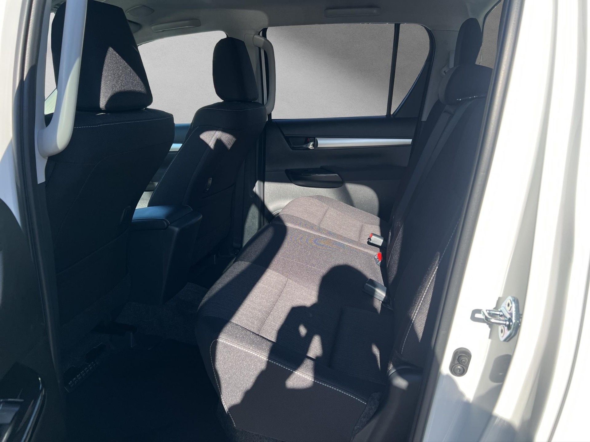 TOYOTA Hilux Double Cab.-Pick-up 2.8 D-4D MHEV 204 Style-image-9
