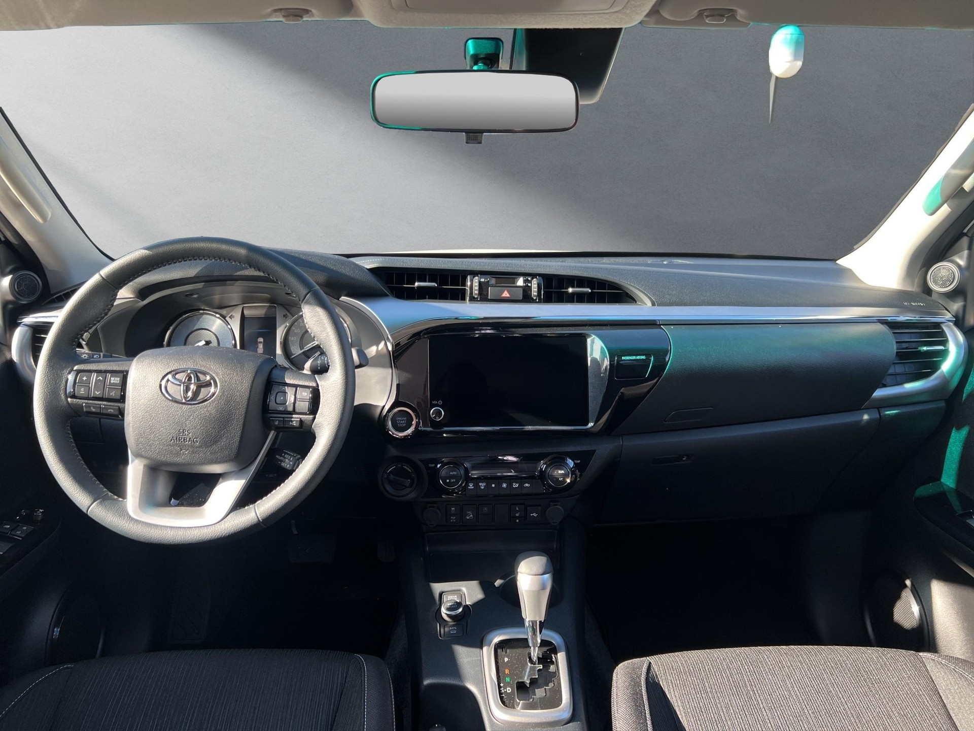 TOYOTA Hilux Double Cab.-Pick-up 2.8 D-4D MHEV 204 Style-image-3