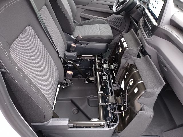 VW Transporter 2.0 TDI Automat-image-11
