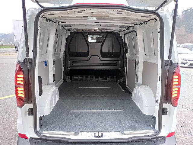 VW Transporter 2.0 TDI Automat-image-13