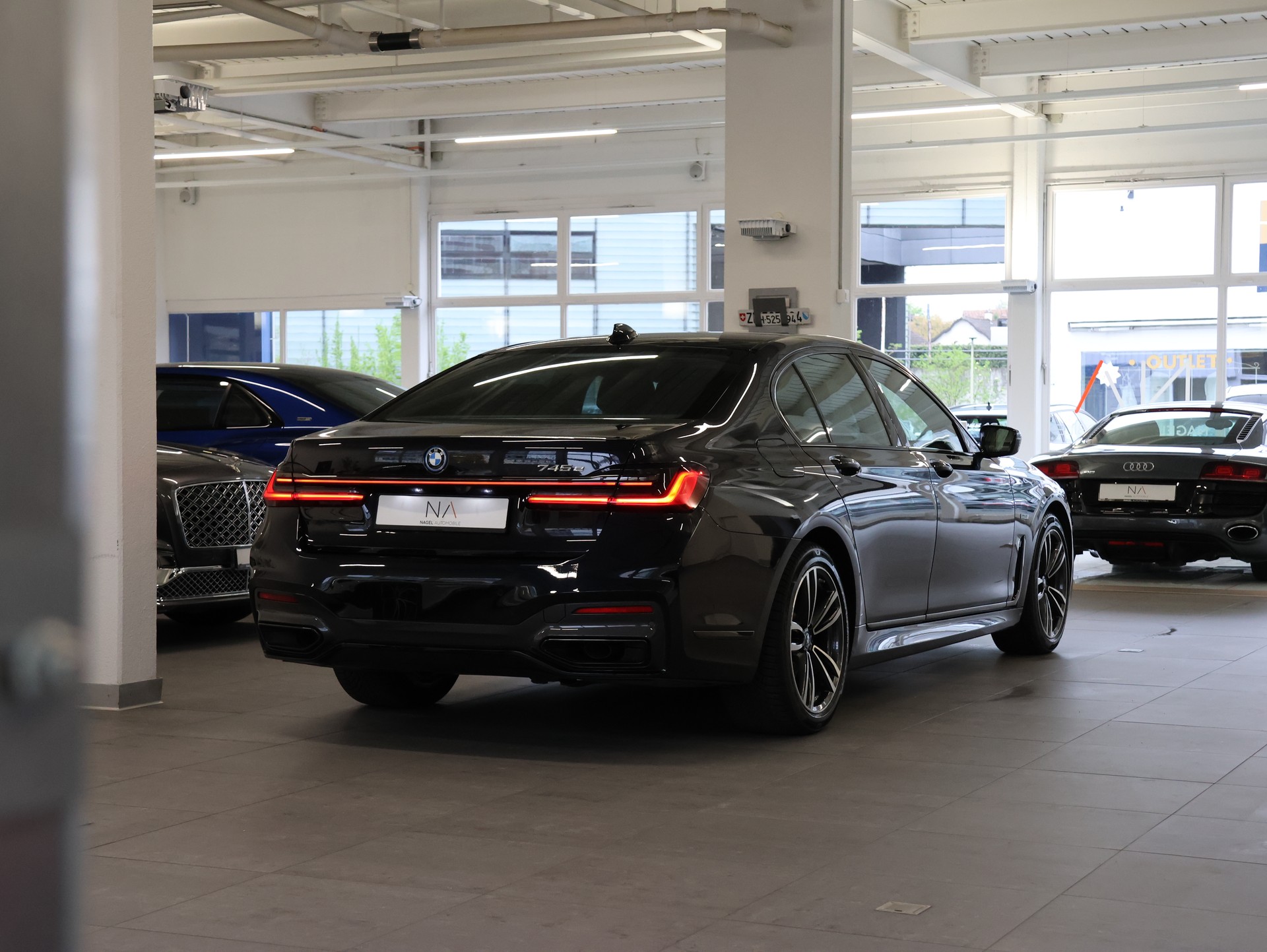 BMW 745e xDrive Steptronic *Harman/Kardon* *360 Kamera* *M-Packet*-image-12