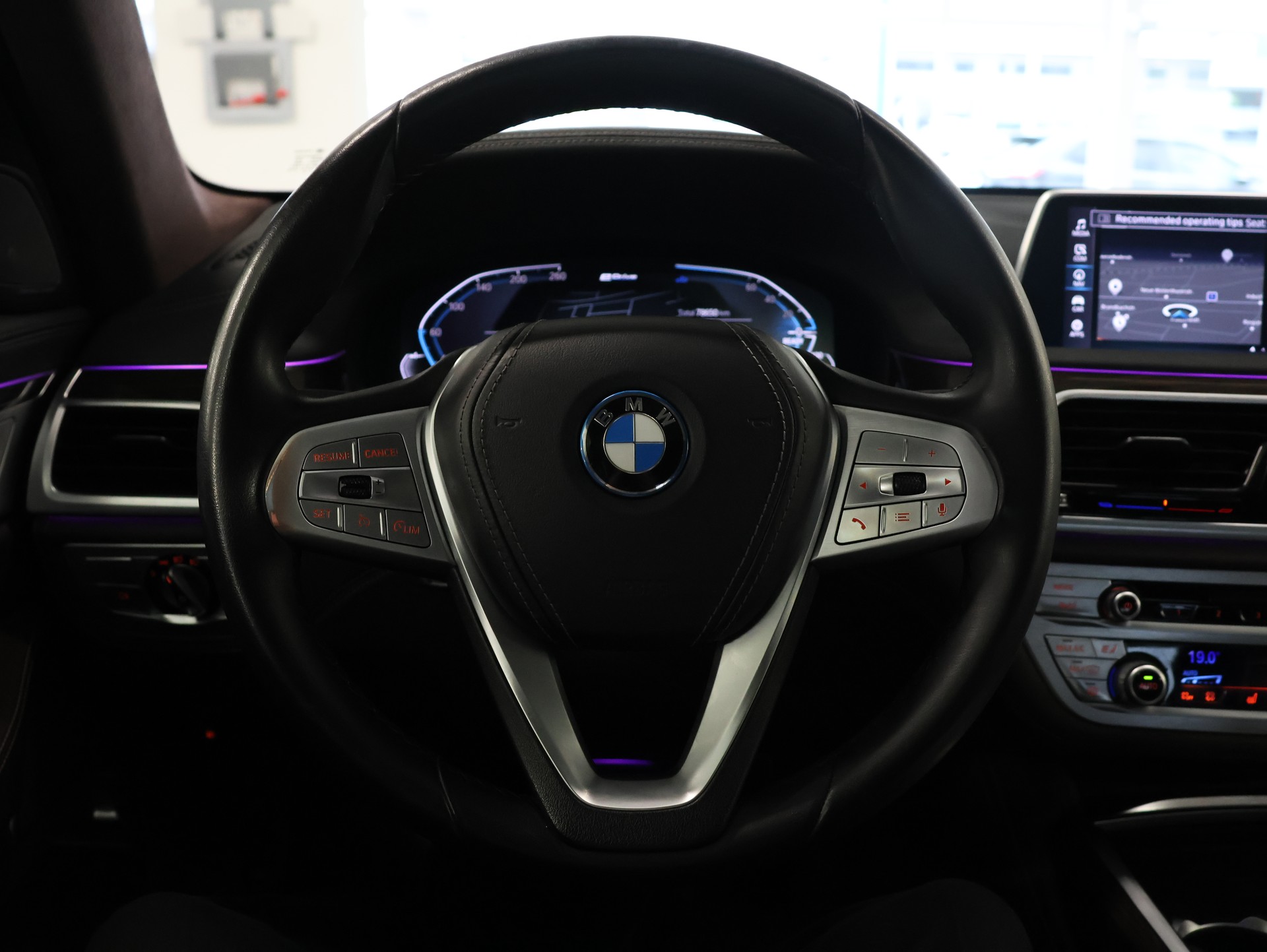 BMW 745e xDrive Steptronic *Harman/Kardon* *360 Kamera* *M-Packet*-image-21