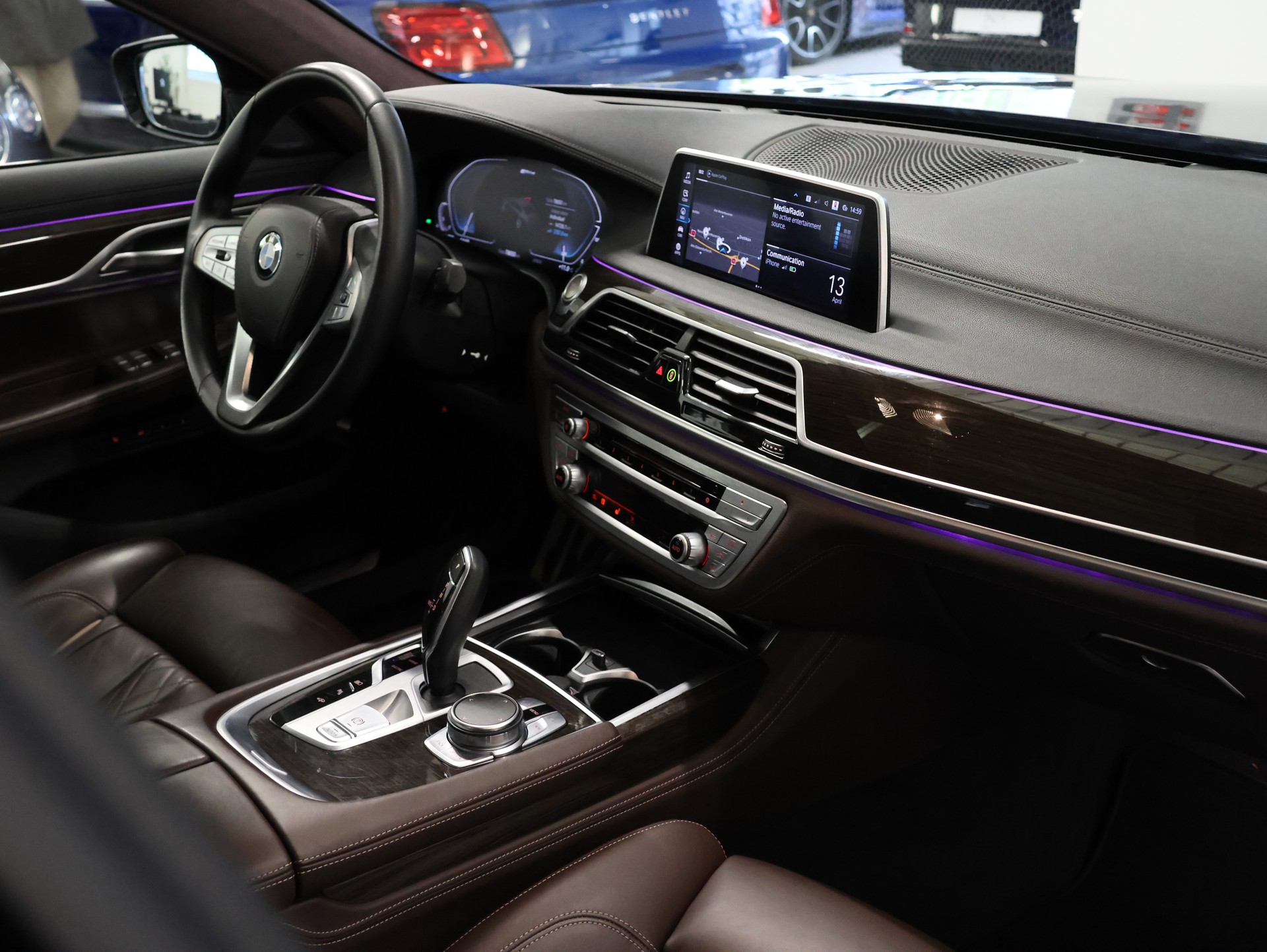 BMW 745e xDrive Steptronic *Harman/Kardon* *360 Kamera* *M-Packet*-image-19