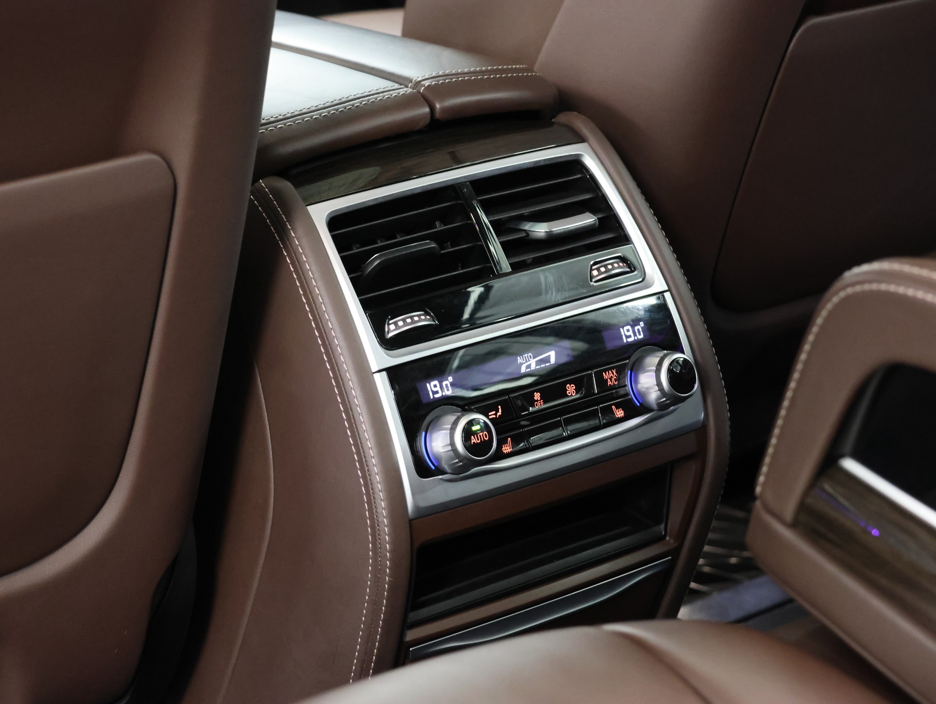 BMW 745e xDrive Steptronic *Harman/Kardon* *360 Kamera* *M-Packet*-image-35