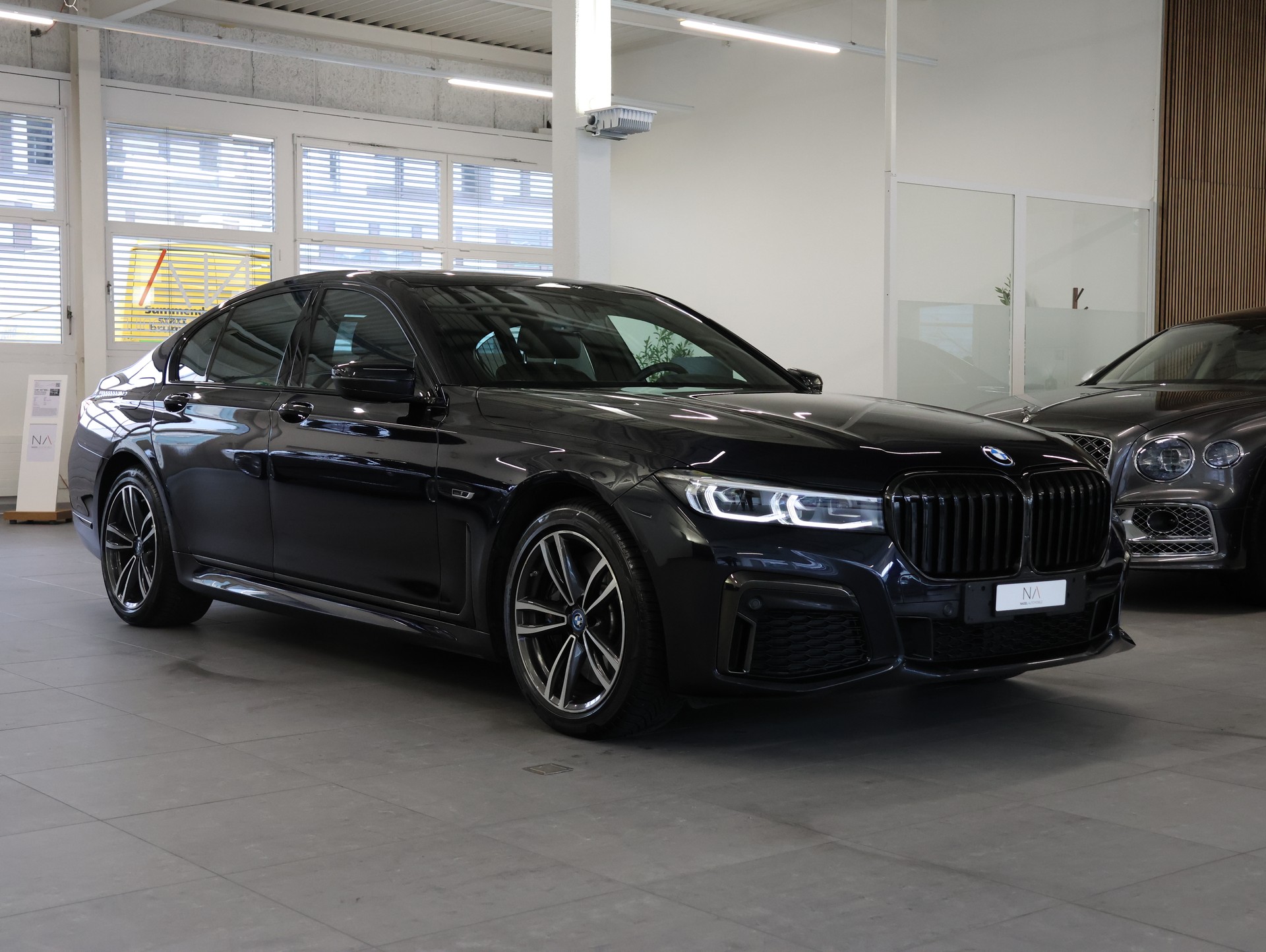 BMW 745e xDrive Steptronic *Harman/Kardon* *360 Kamera* *M-Packet*-showroom-element-1