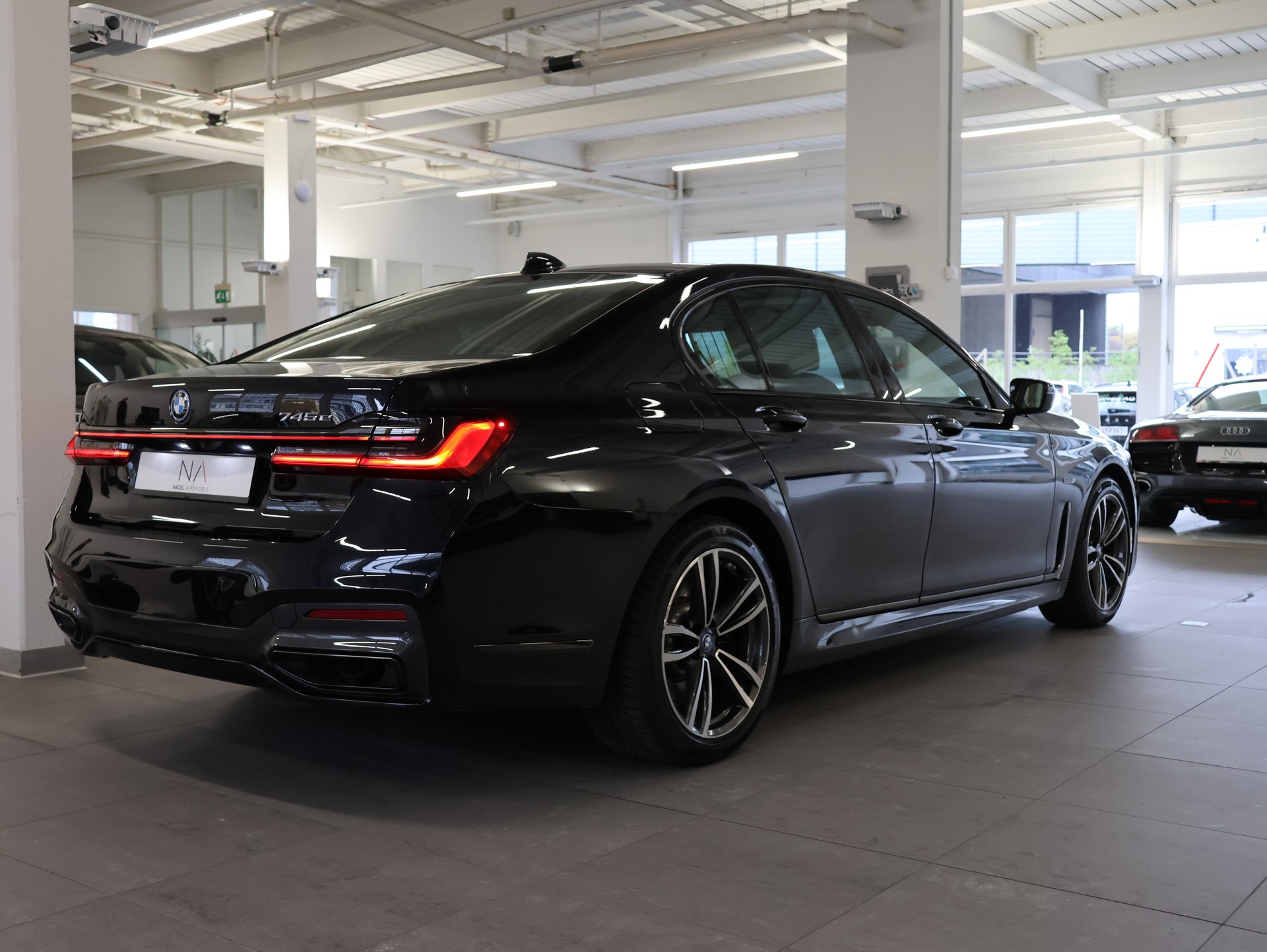 BMW 745e xDrive Steptronic *Harman/Kardon* *360 Kamera* *M-Packet*-image-5