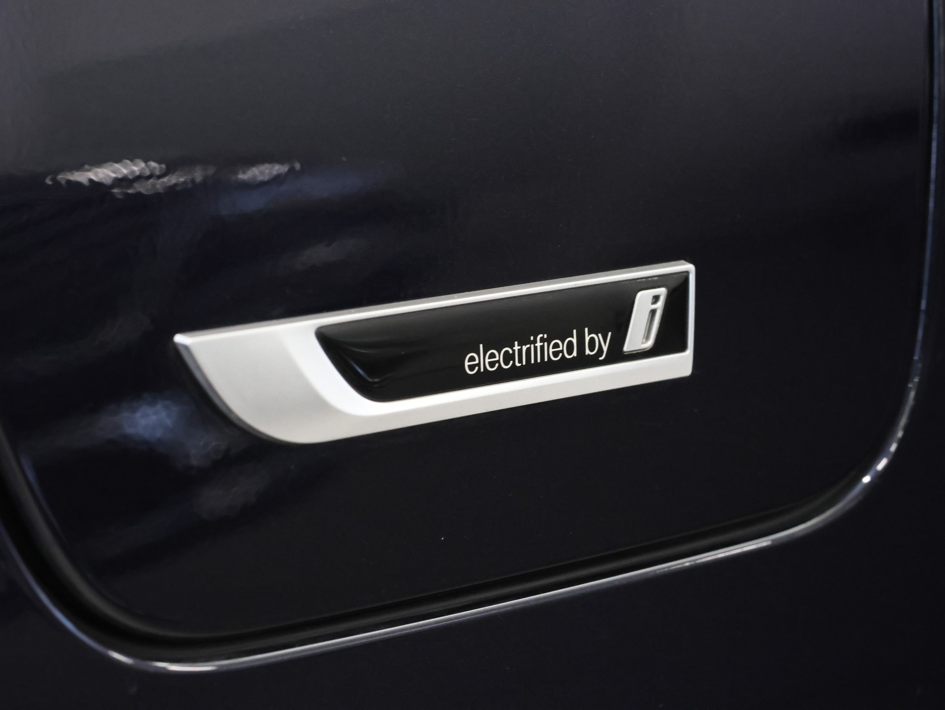 BMW 745e xDrive Steptronic *Harman/Kardon* *360 Kamera* *M-Packet*-image-16