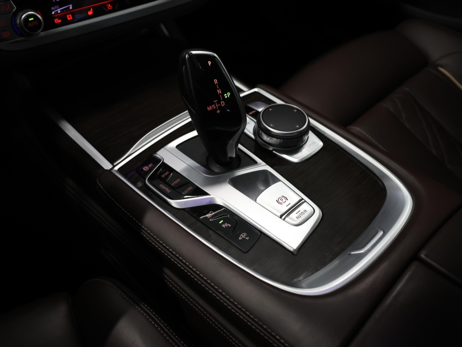 BMW 745e xDrive Steptronic *Harman/Kardon* *360 Kamera* *M-Packet*-image-29
