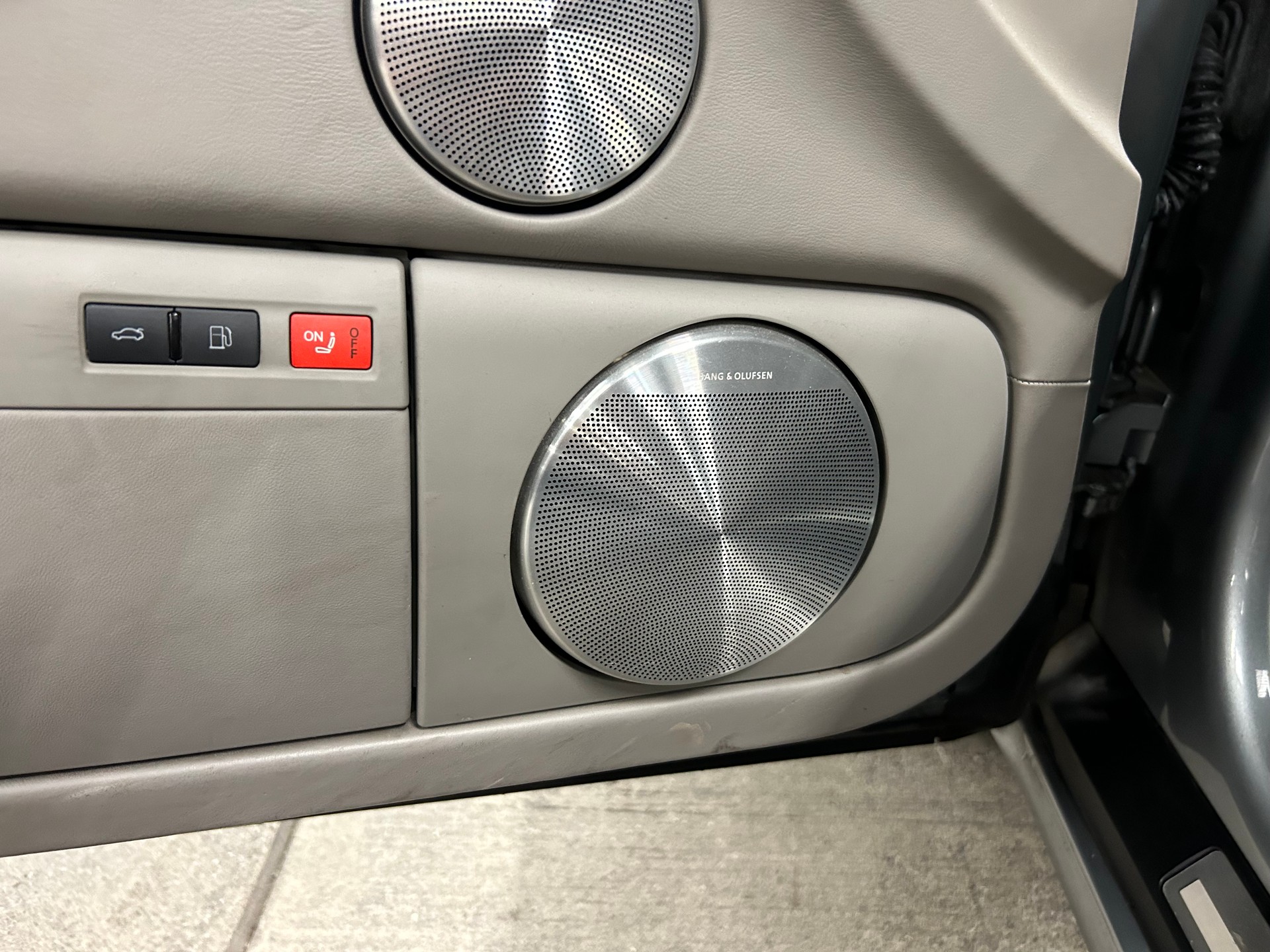 AUDI S8 5.2 V10 quattro tiptronic-image-16