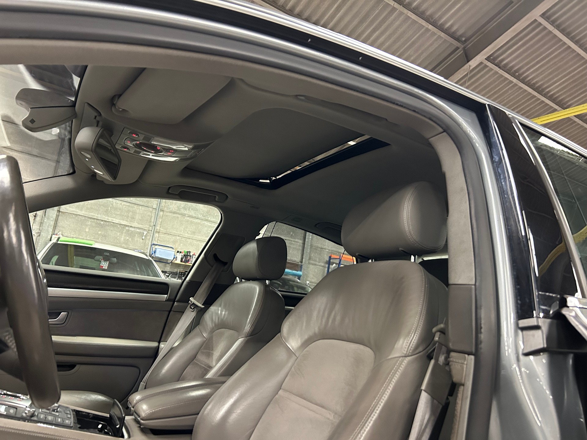 AUDI S8 5.2 V10 quattro tiptronic-image-17