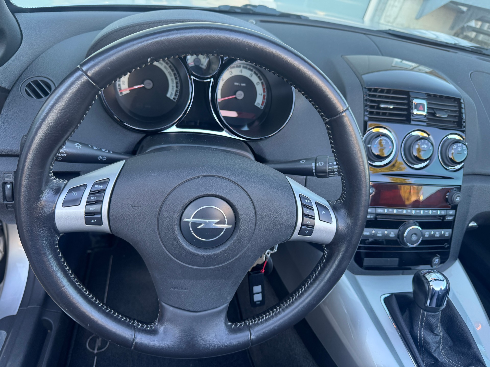 OPEL GT 2.0 Turbo-image-7