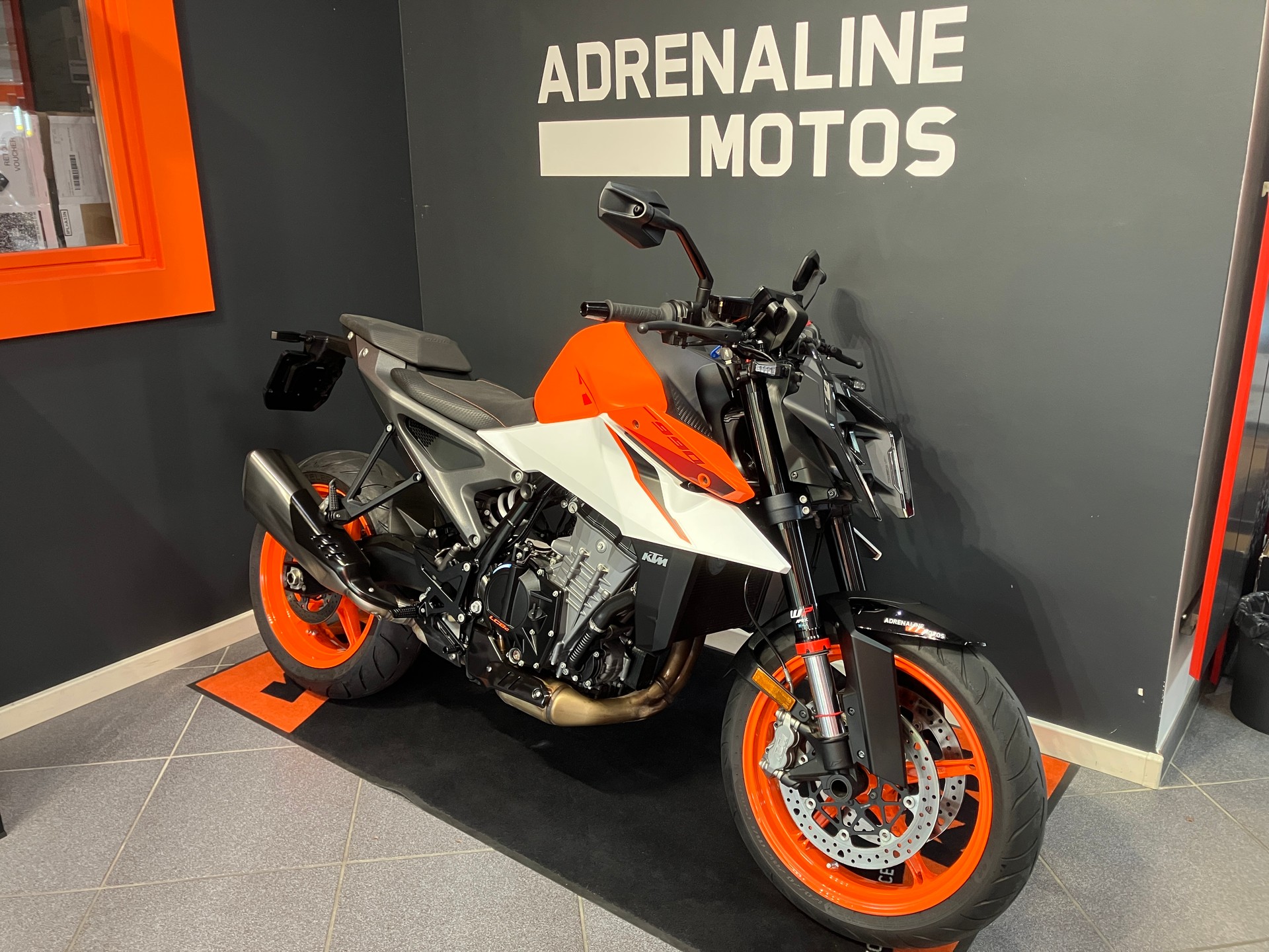KTM 990 Duke-image-1