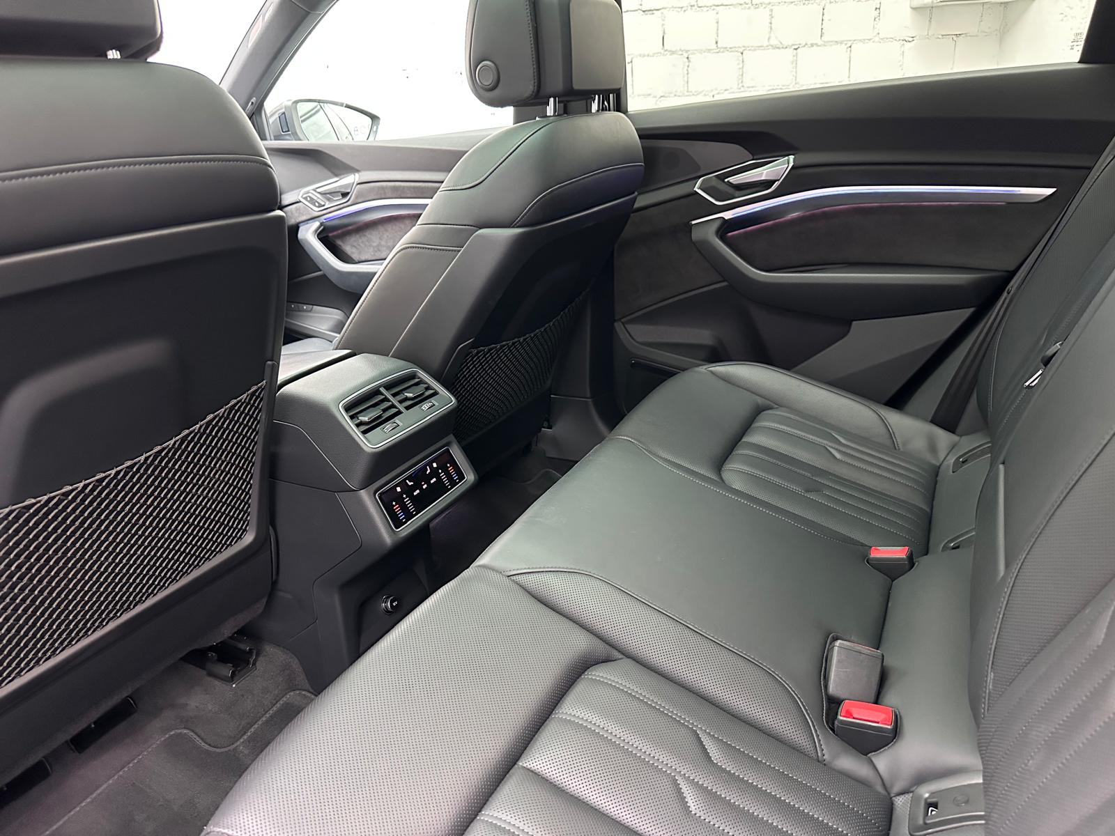 AUDI e-tron 55 Sportback S Line quattro-image-10