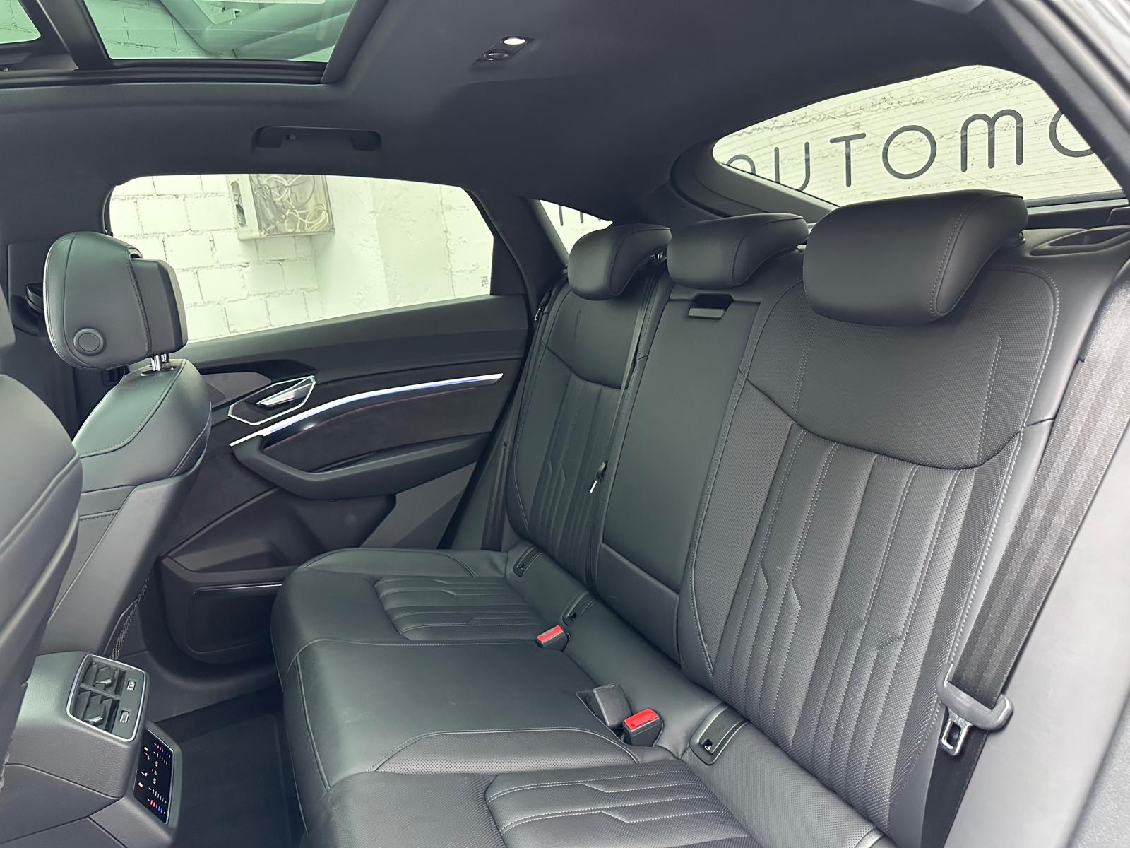 AUDI e-tron 55 Sportback S Line quattro-image-9
