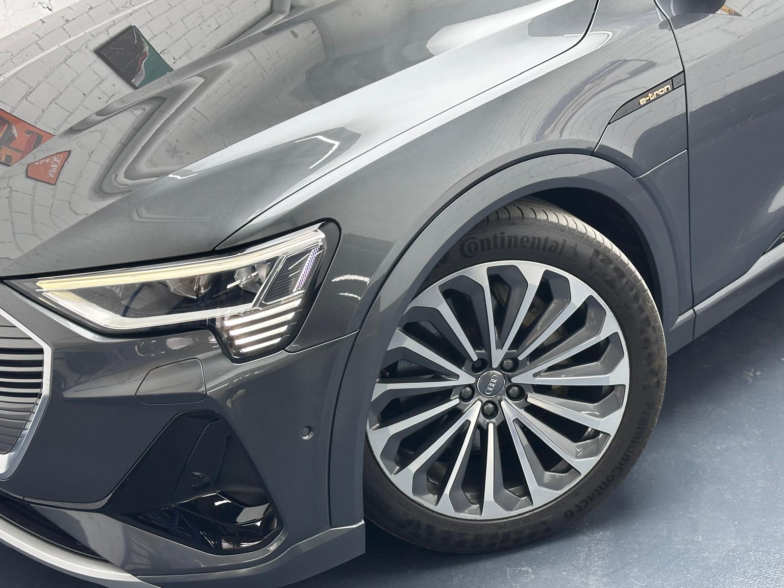 AUDI e-tron 55 Sportback S Line quattro-image-19