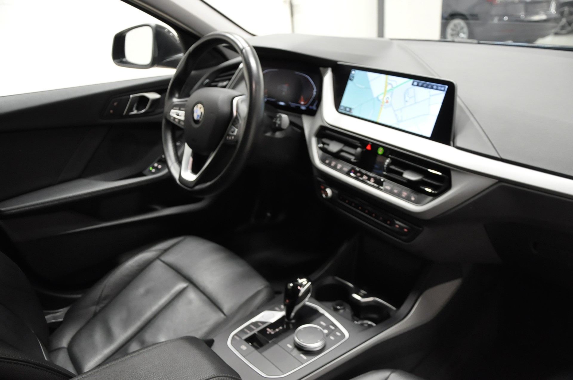 BMW 118i Fleet Edition Steptronic-image-12