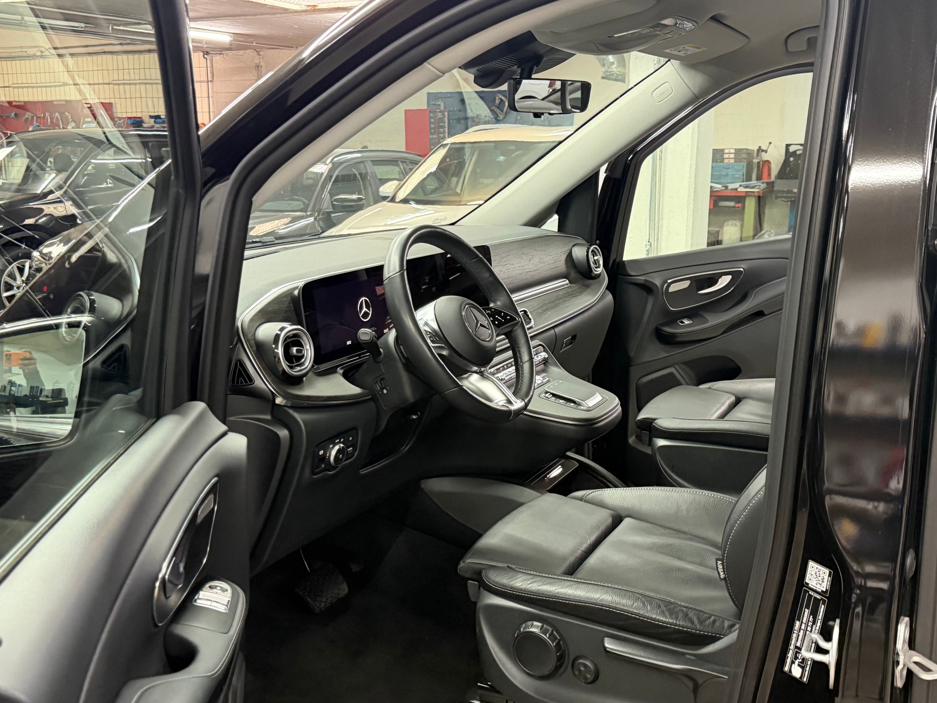 MERCEDES-BENZ V 300 d extralang Avantgarde 4Matic 9G-Tronic-image-5