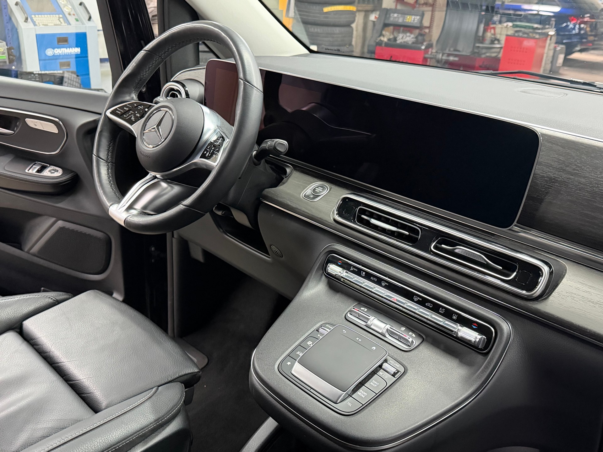 MERCEDES-BENZ V 300 d extralang Avantgarde 4Matic 9G-Tronic-image-12