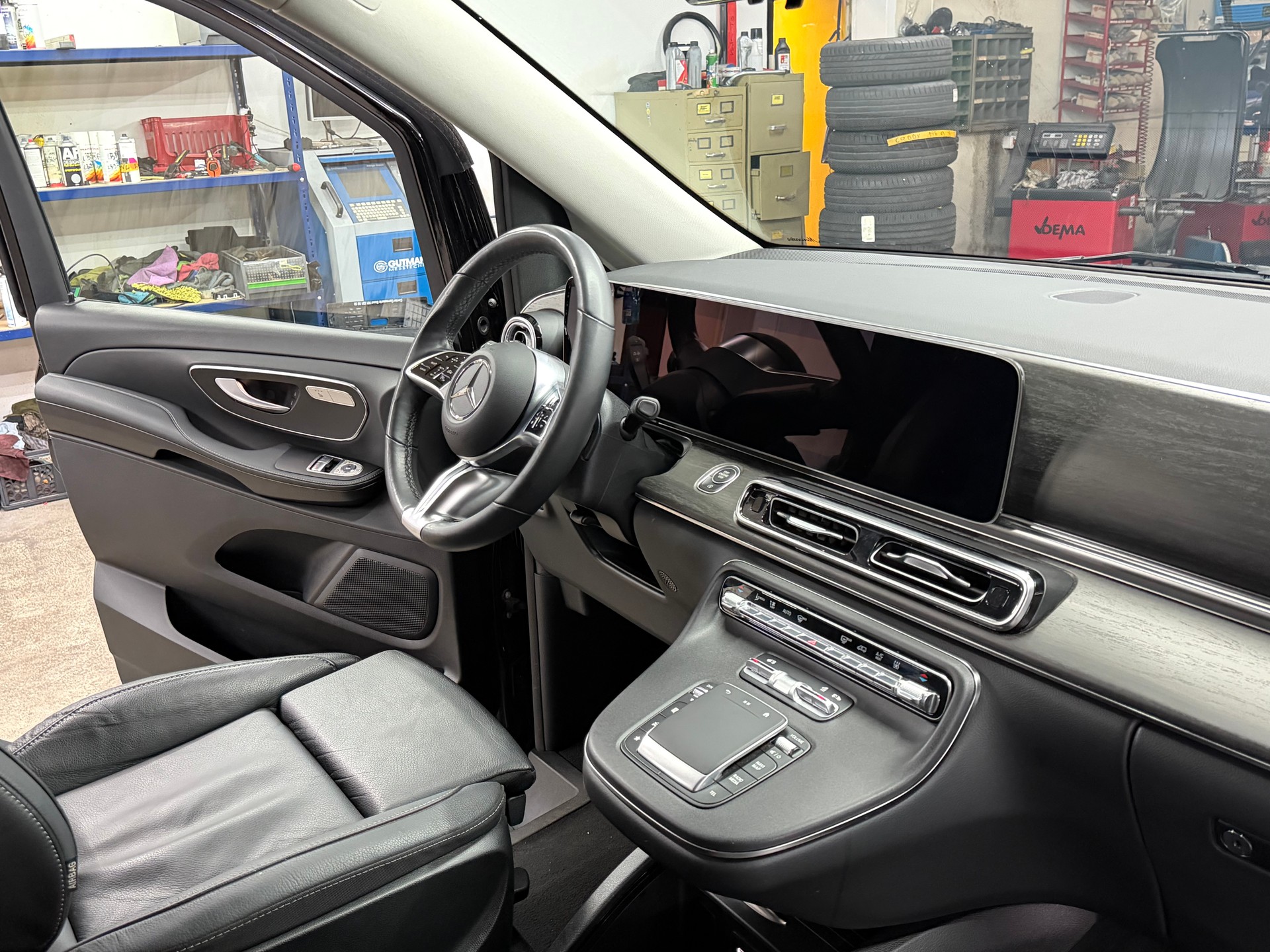 MERCEDES-BENZ V 300 d extralang Avantgarde 4Matic 9G-Tronic-image-11