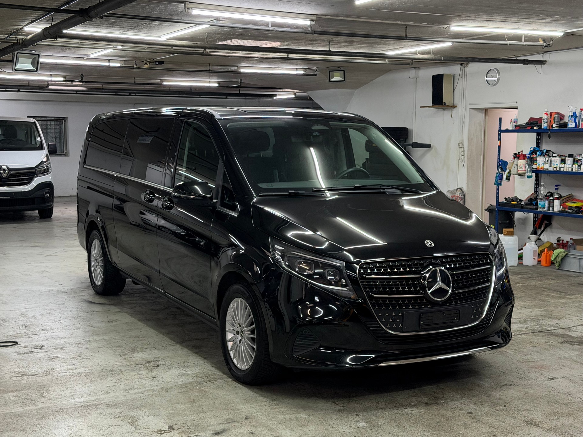 MERCEDES-BENZ V 300 d extralang Avantgarde 4Matic 9G-Tronic-image-4