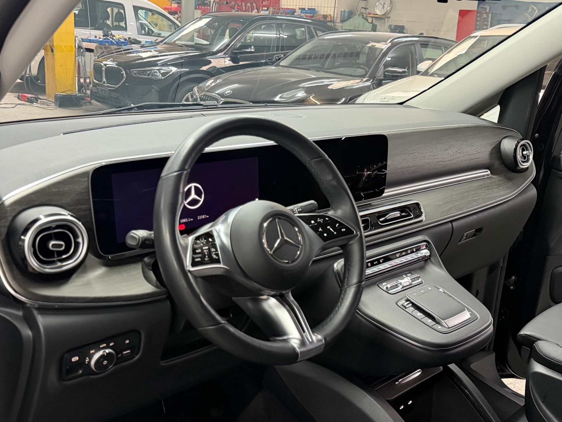 MERCEDES-BENZ V 300 d extralang Avantgarde 4Matic 9G-Tronic-image-6