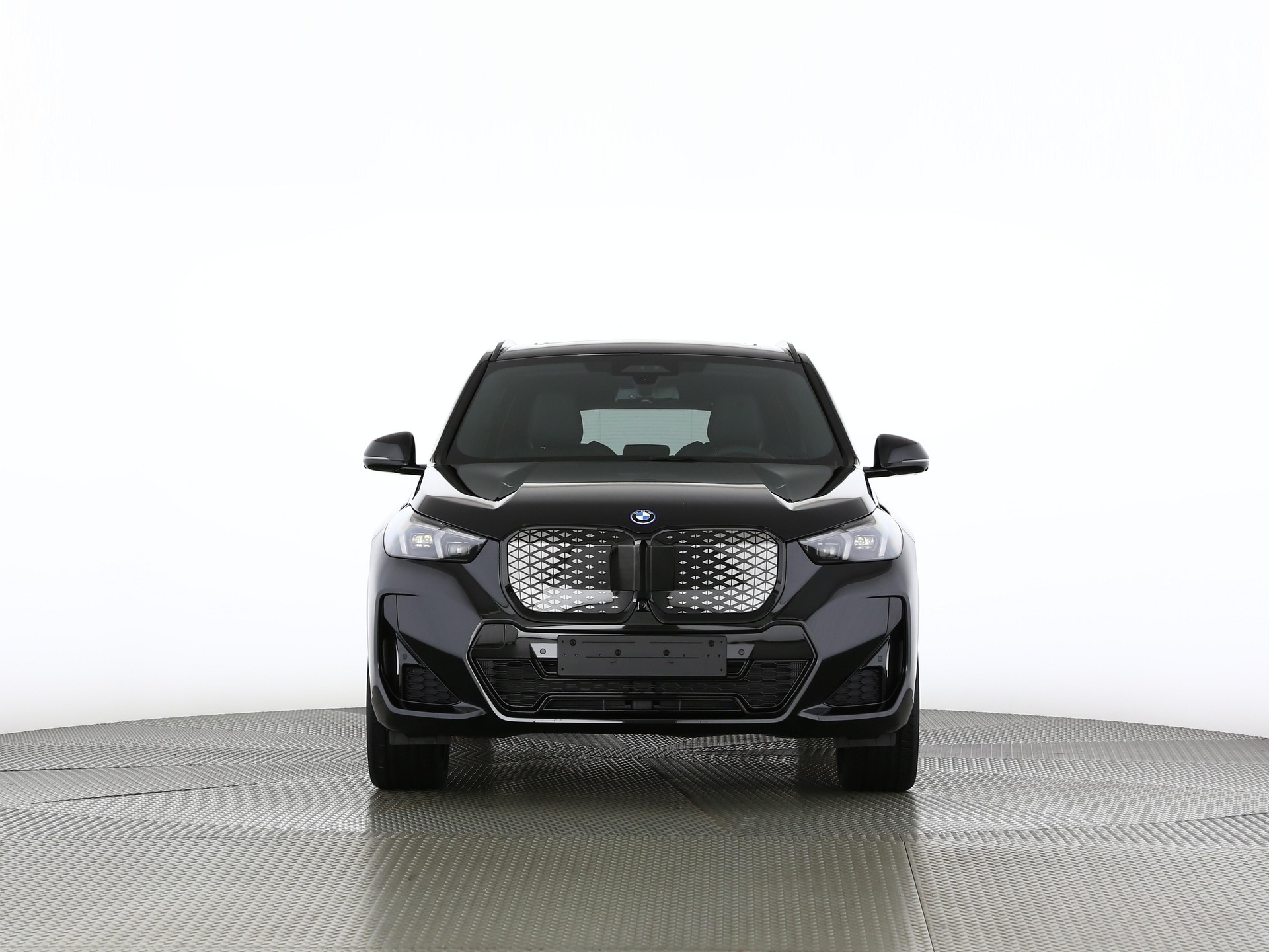 BMW iX1 30 xDrive-image-4