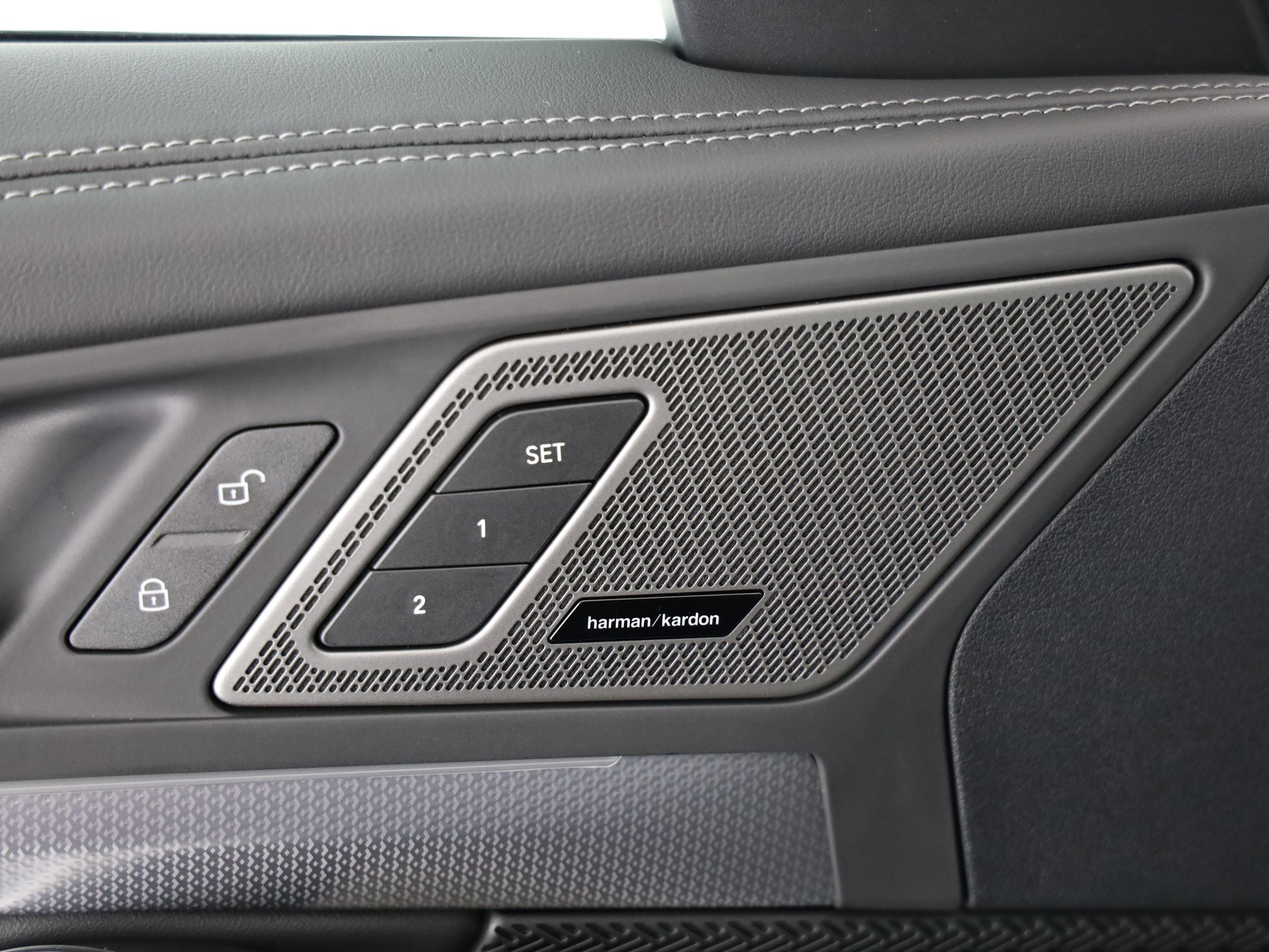 BMW iX1 30 xDrive-image-10
