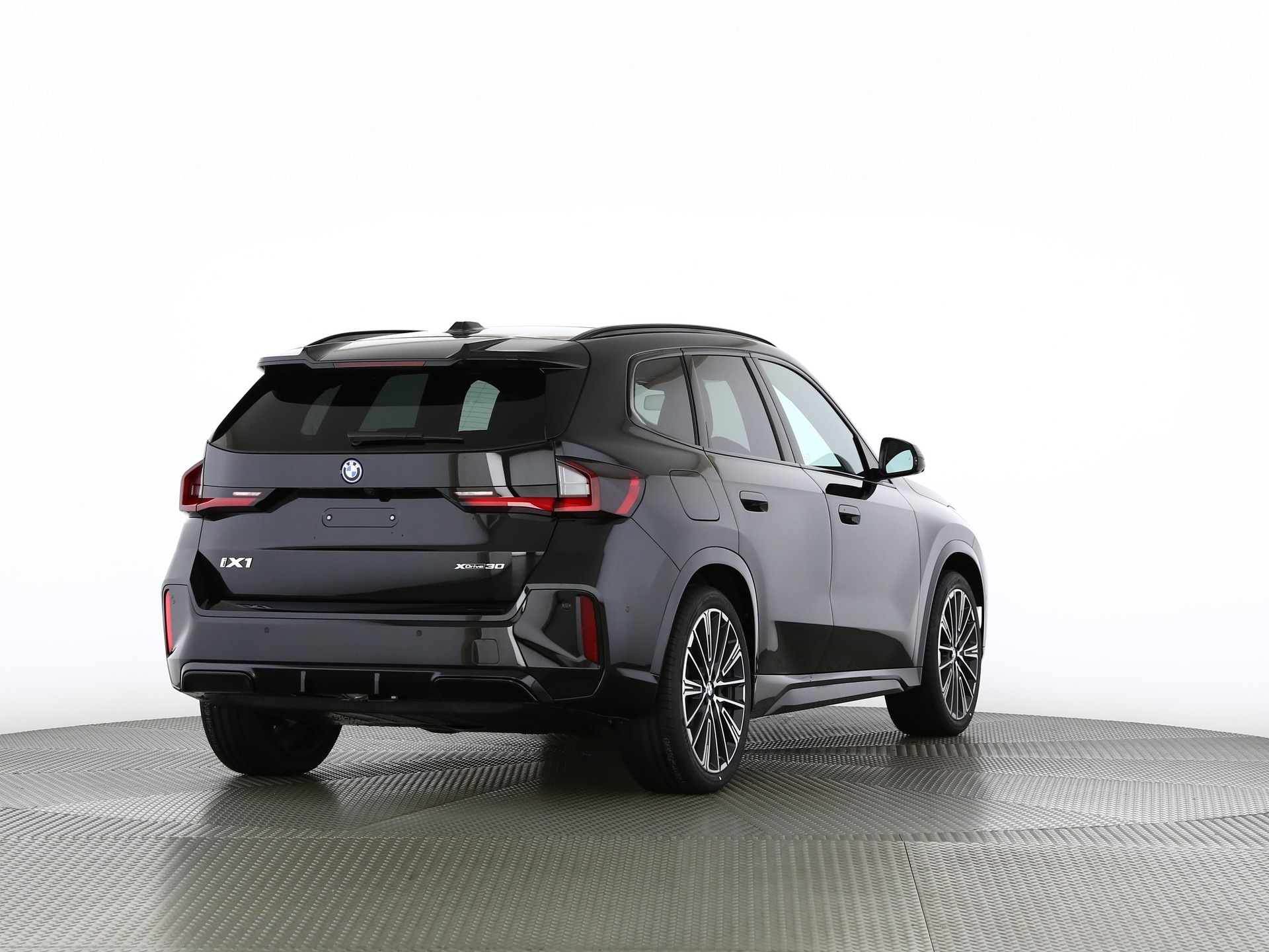 BMW iX1 30 xDrive-showroom-element-1