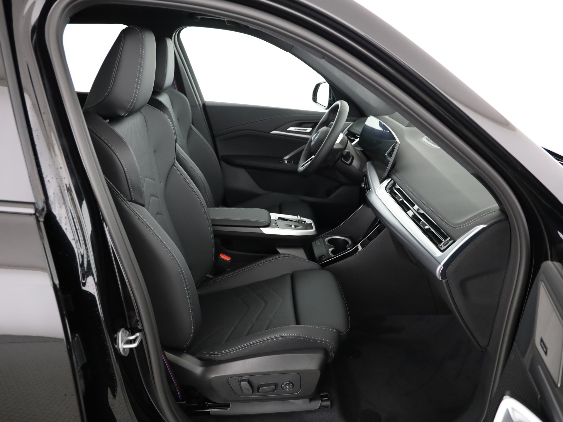 BMW iX1 30 xDrive-image-14