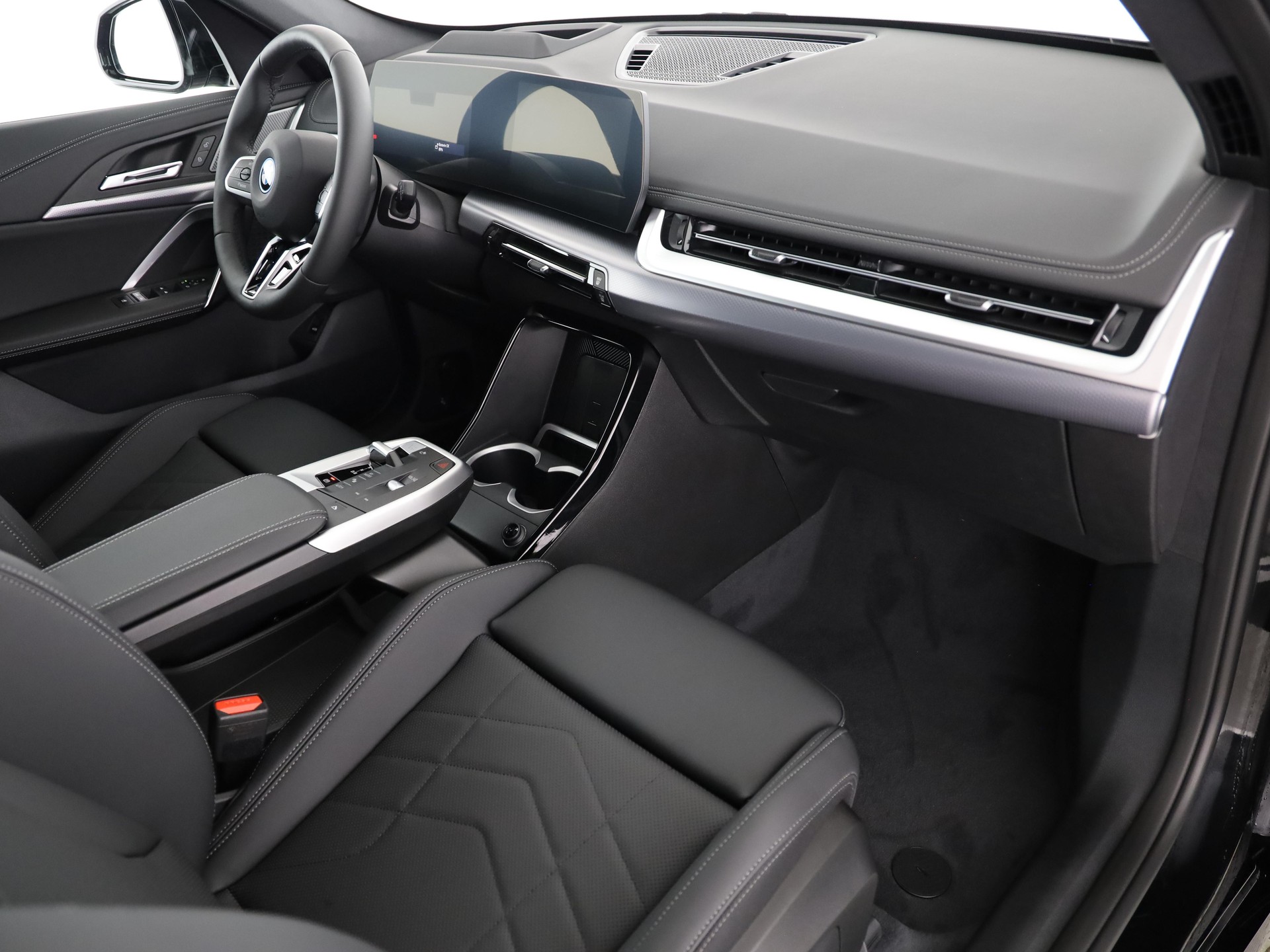 BMW iX1 30 xDrive-image-13